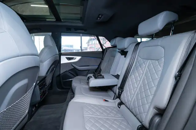 Audi Q8 view 15