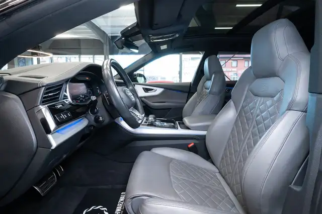 Audi Q8 view 13