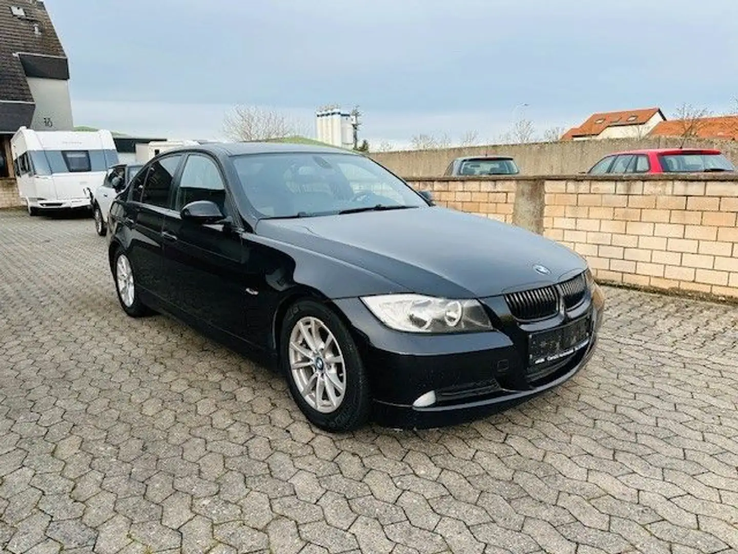 BMW 318 d Lim *TÜV NEU*Standheizung*Leder Schwarz - 1
