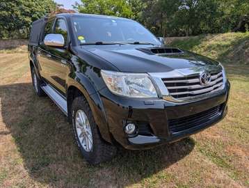 HILUX RC2 DBLE CAB 4WD 3.0L 171 D-4D INVINCIBLE