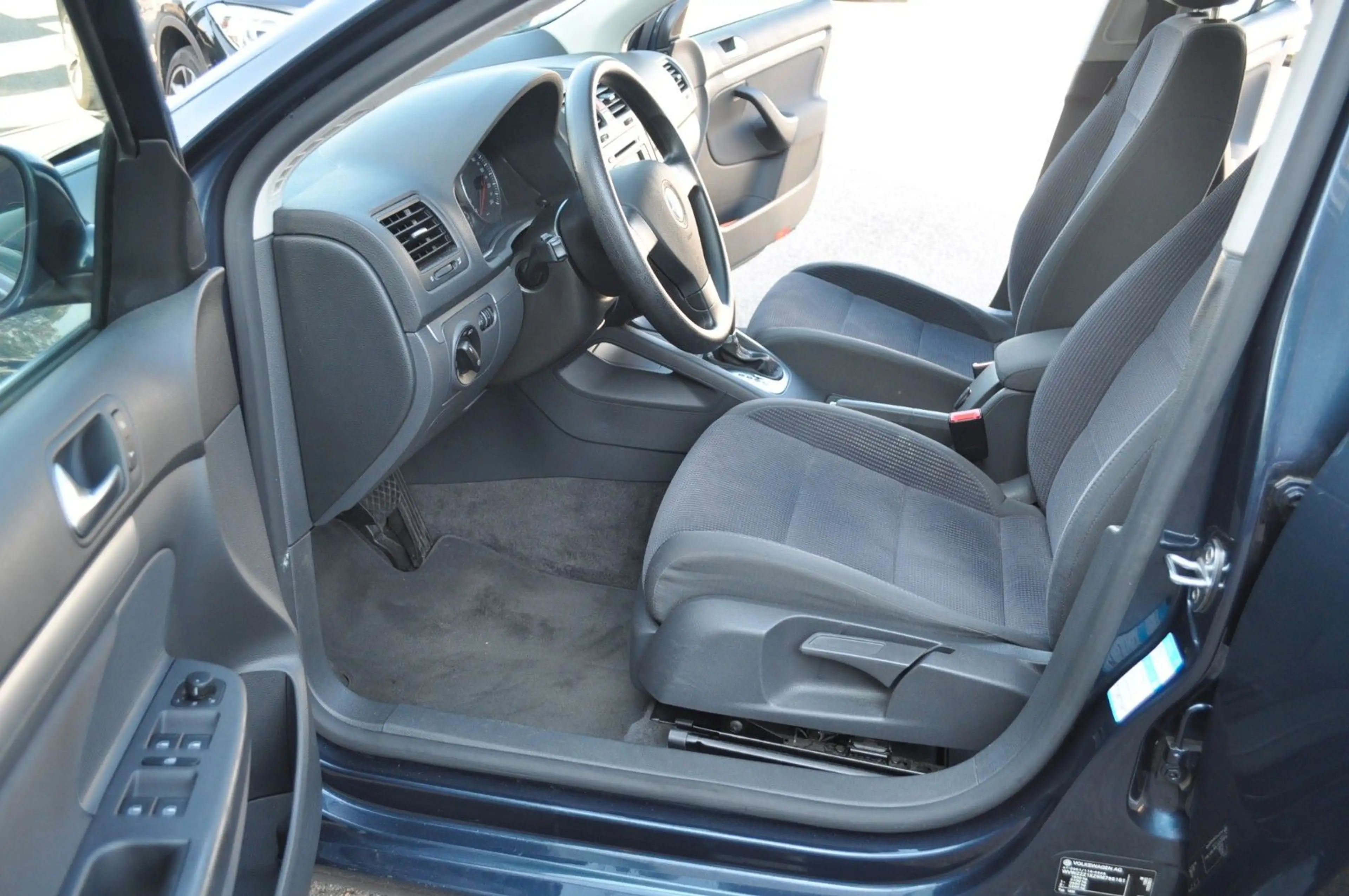 Volkswagen Jetta V 1.6 Comfortline * Automatic - 50.500 KM! — photo 10