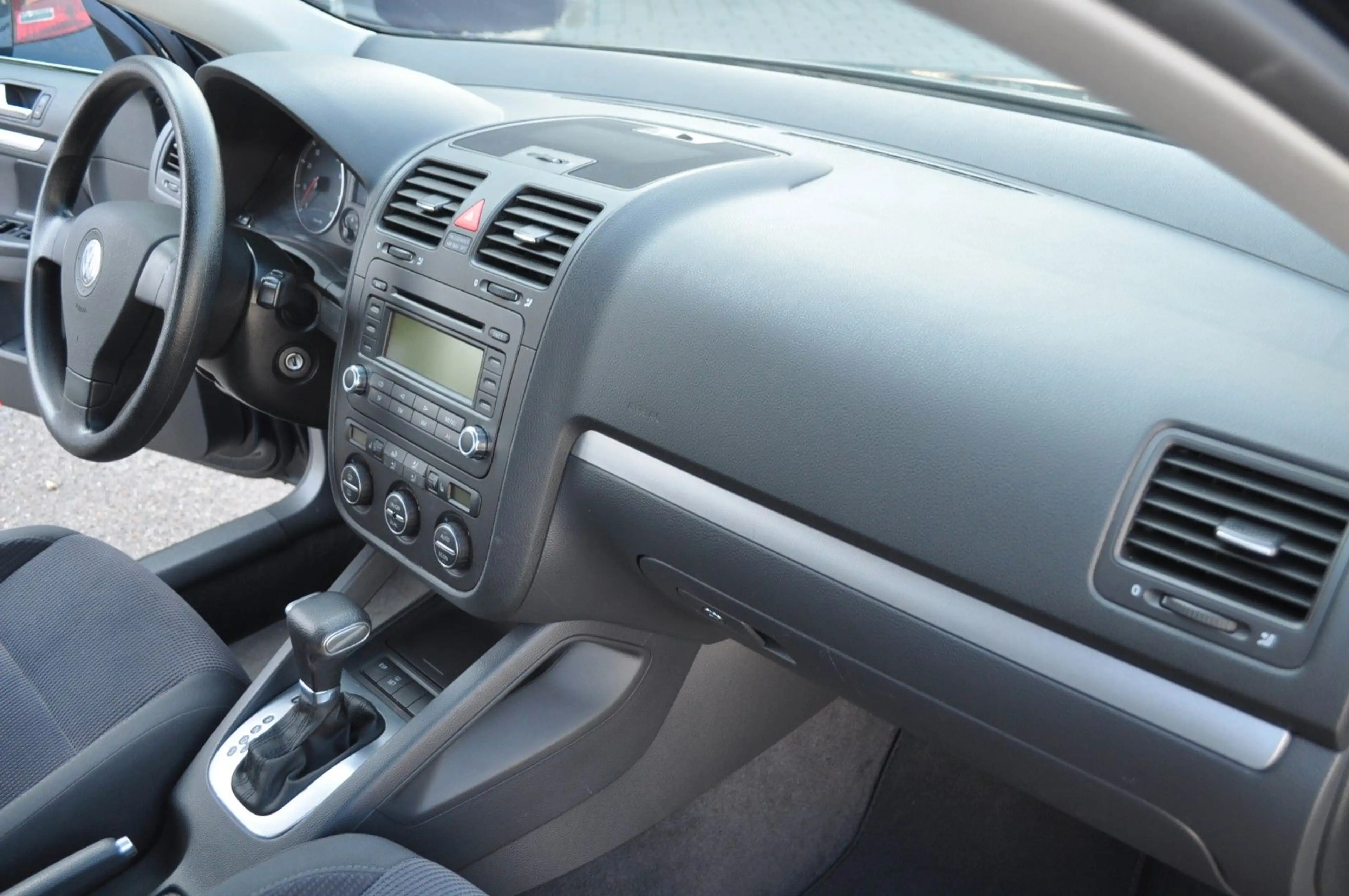 Volkswagen Jetta V 1.6 Comfortline * Automatic - 50.500 KM! — photo 9