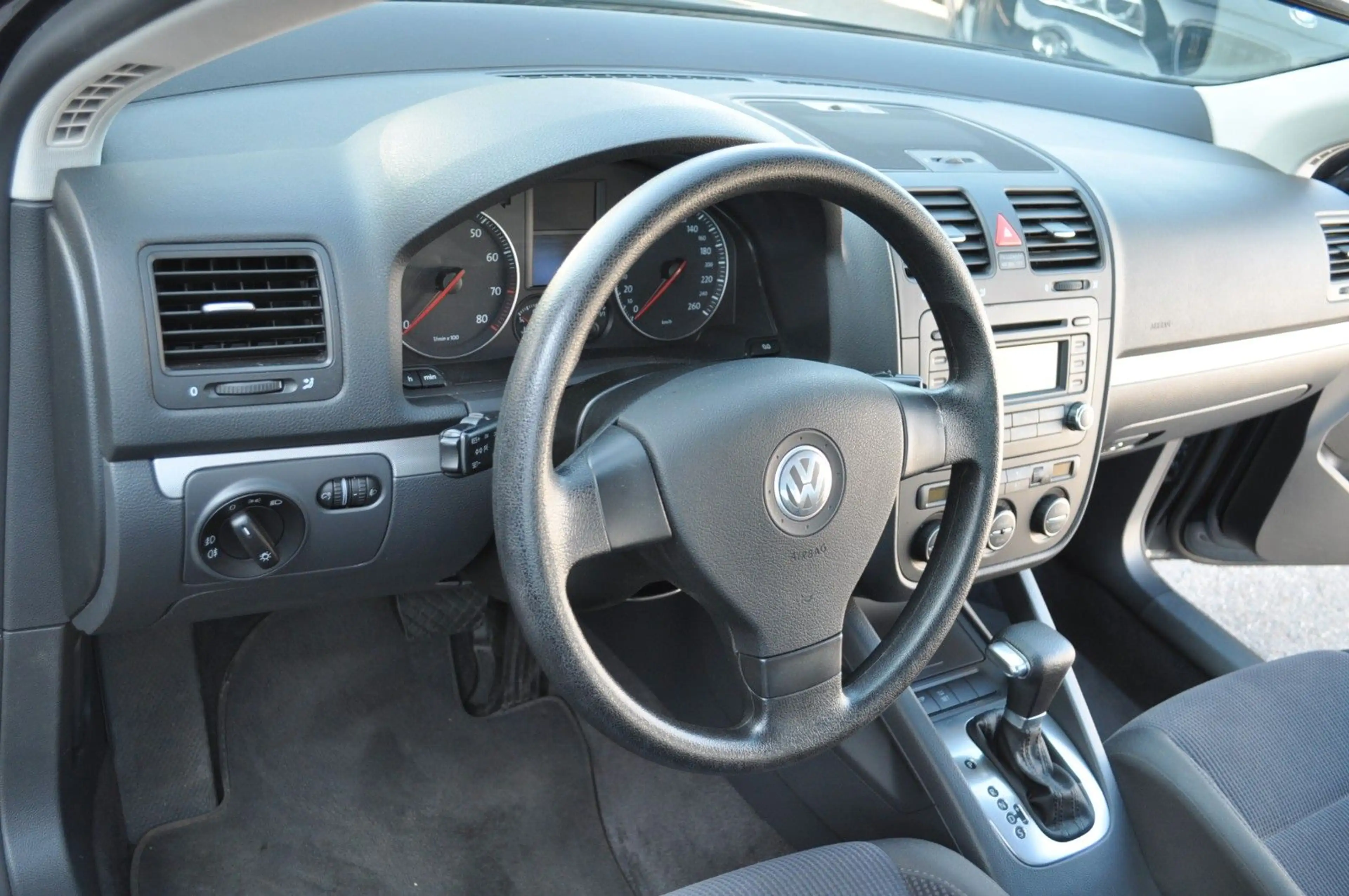 Volkswagen Jetta V 1.6 Comfortline * Automatic - 50.500 KM! — photo 14