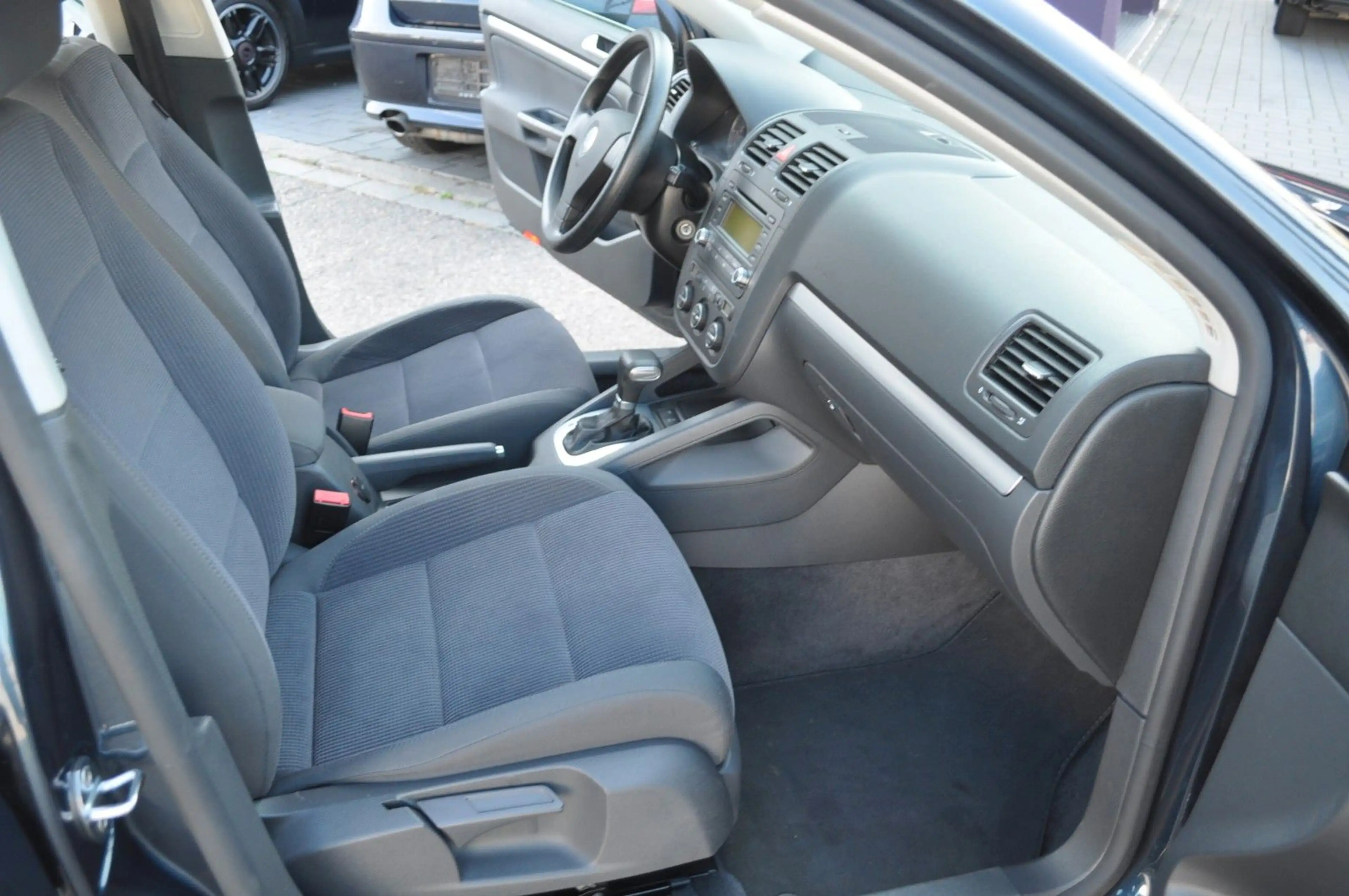 Volkswagen Jetta V 1.6 Comfortline * Automatic - 50.500 KM! — photo 11