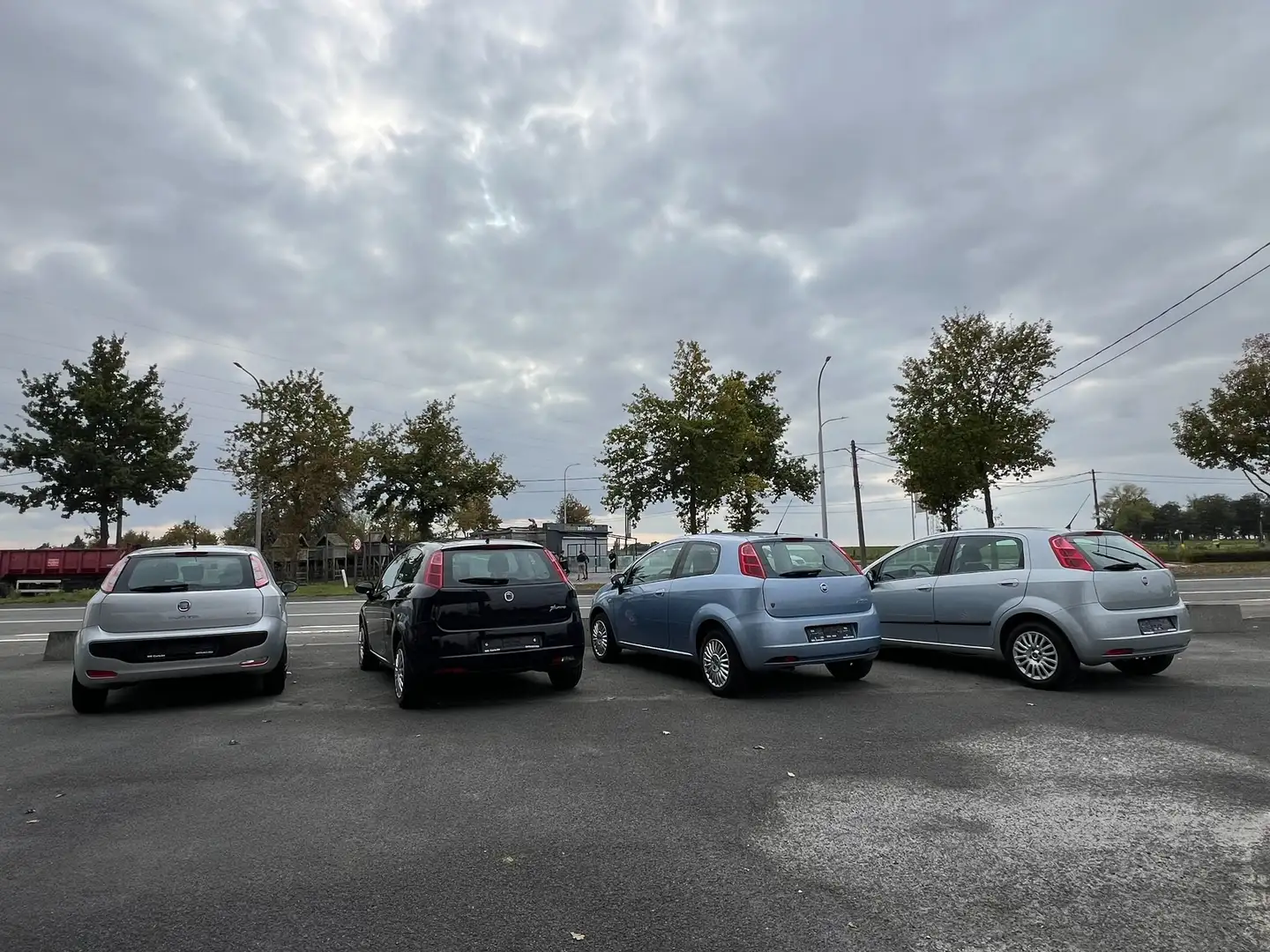 Fiat Grande Punto Punto 1.2 8V//4 stuks op stock//uitleg in de tekst Gris - 2