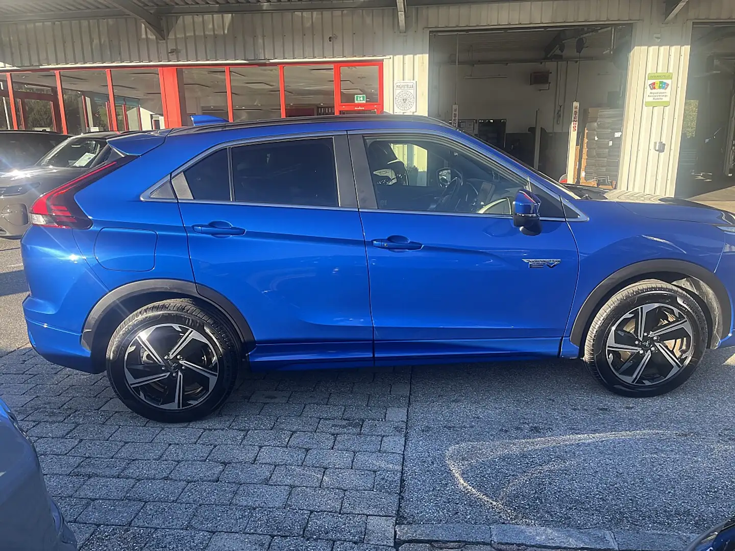 Mitsubishi Eclipse Cross 2,4 PHEV 4WD Diamond CVT Aut. Blau - 2