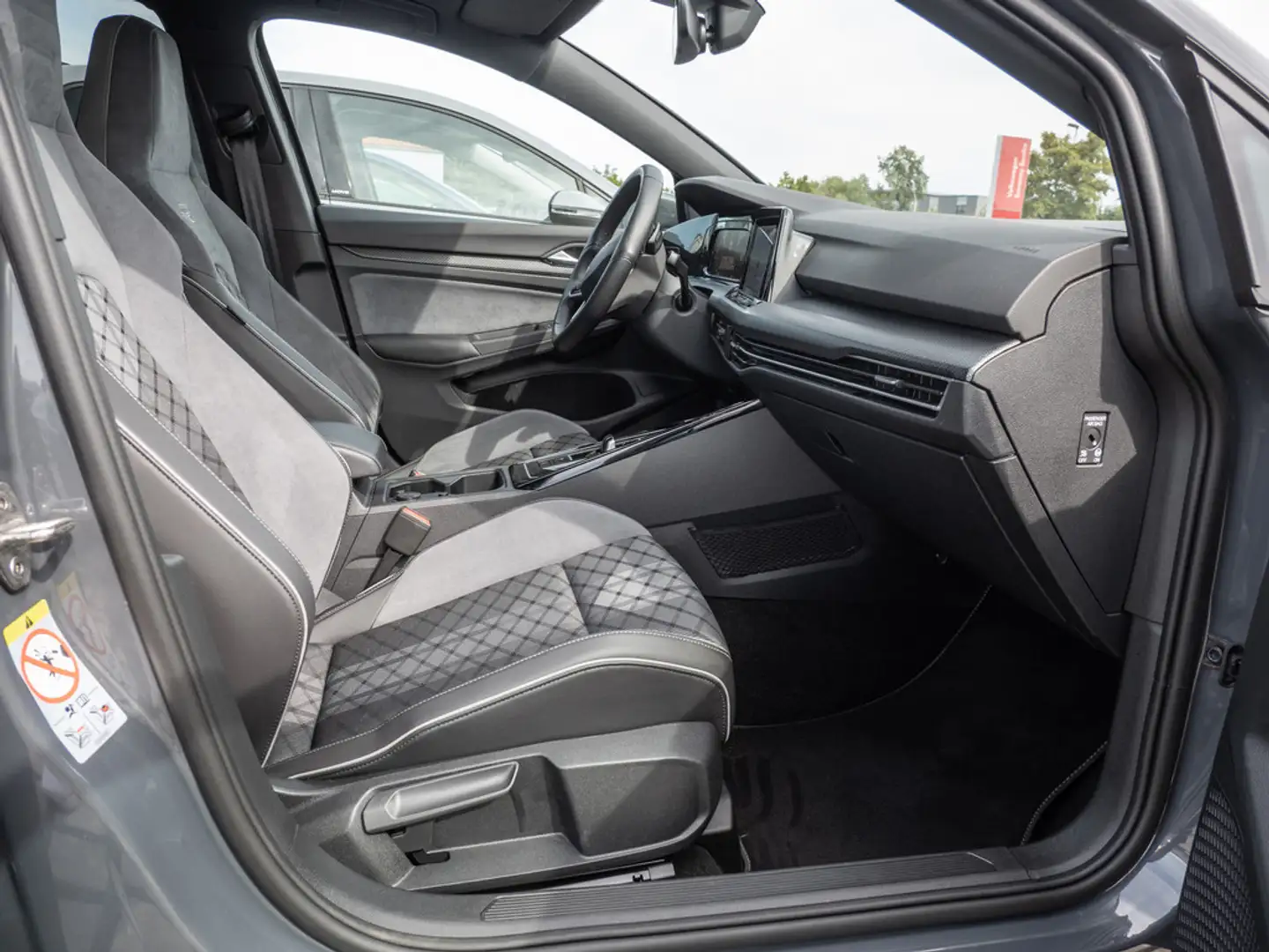 Volkswagen Golf VIII 1.5 eTSI R-Line SHZ NAVI ACC LED Grau - 2