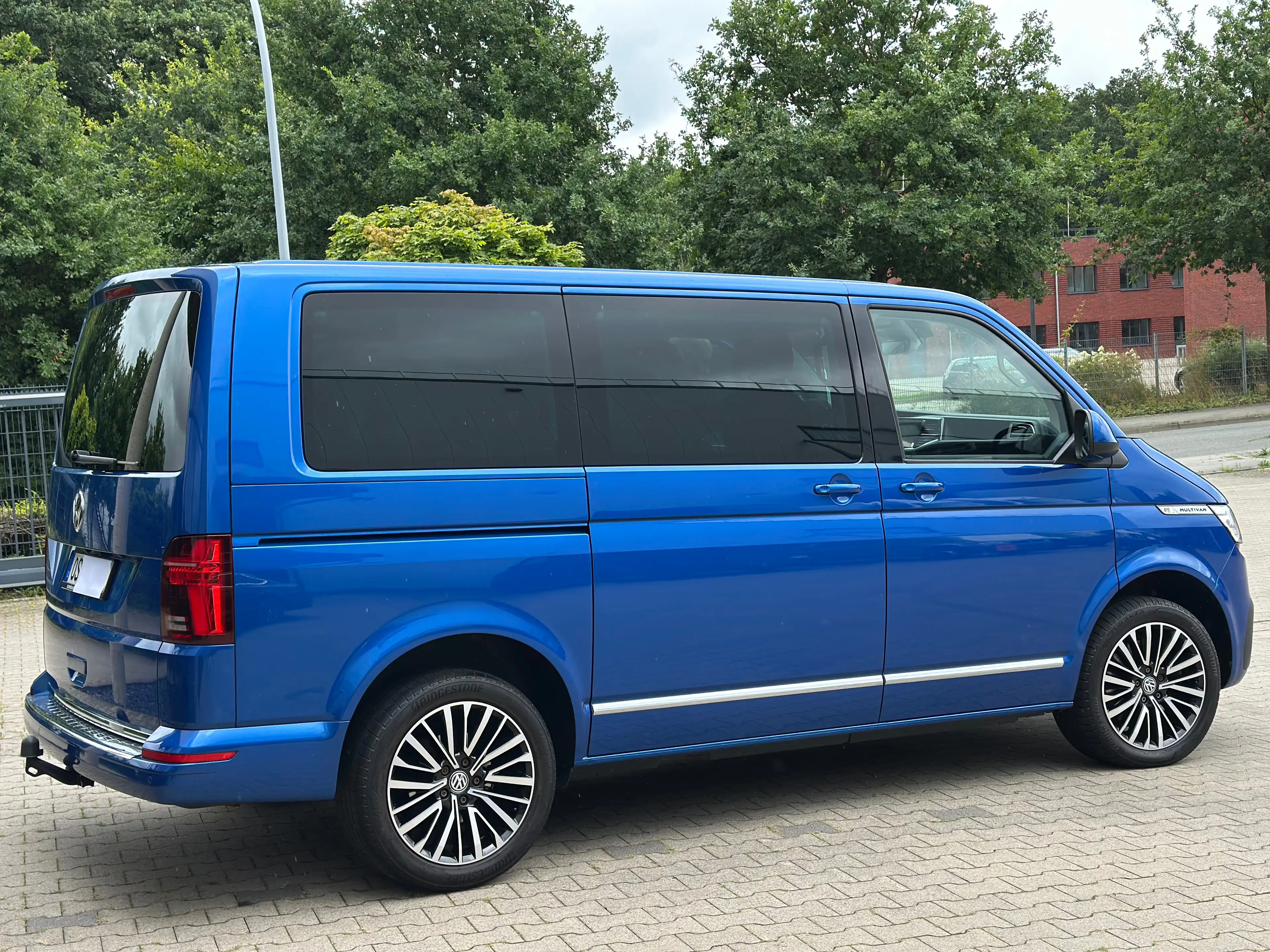 Volkswagen T6.1 Multivan DSG Generation Six LED AHK Alcantara NAVI DIGI 18" — photo 9