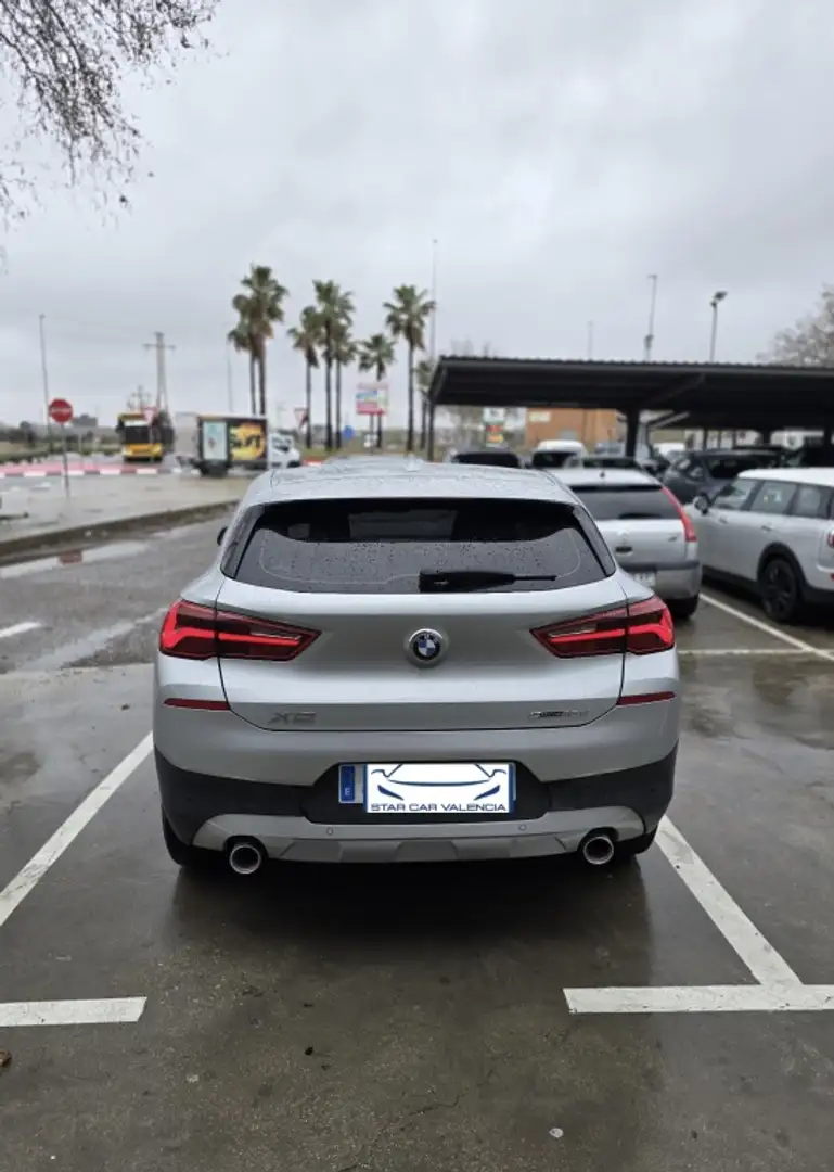 BMW X2 sDrive 18d Gris - 2