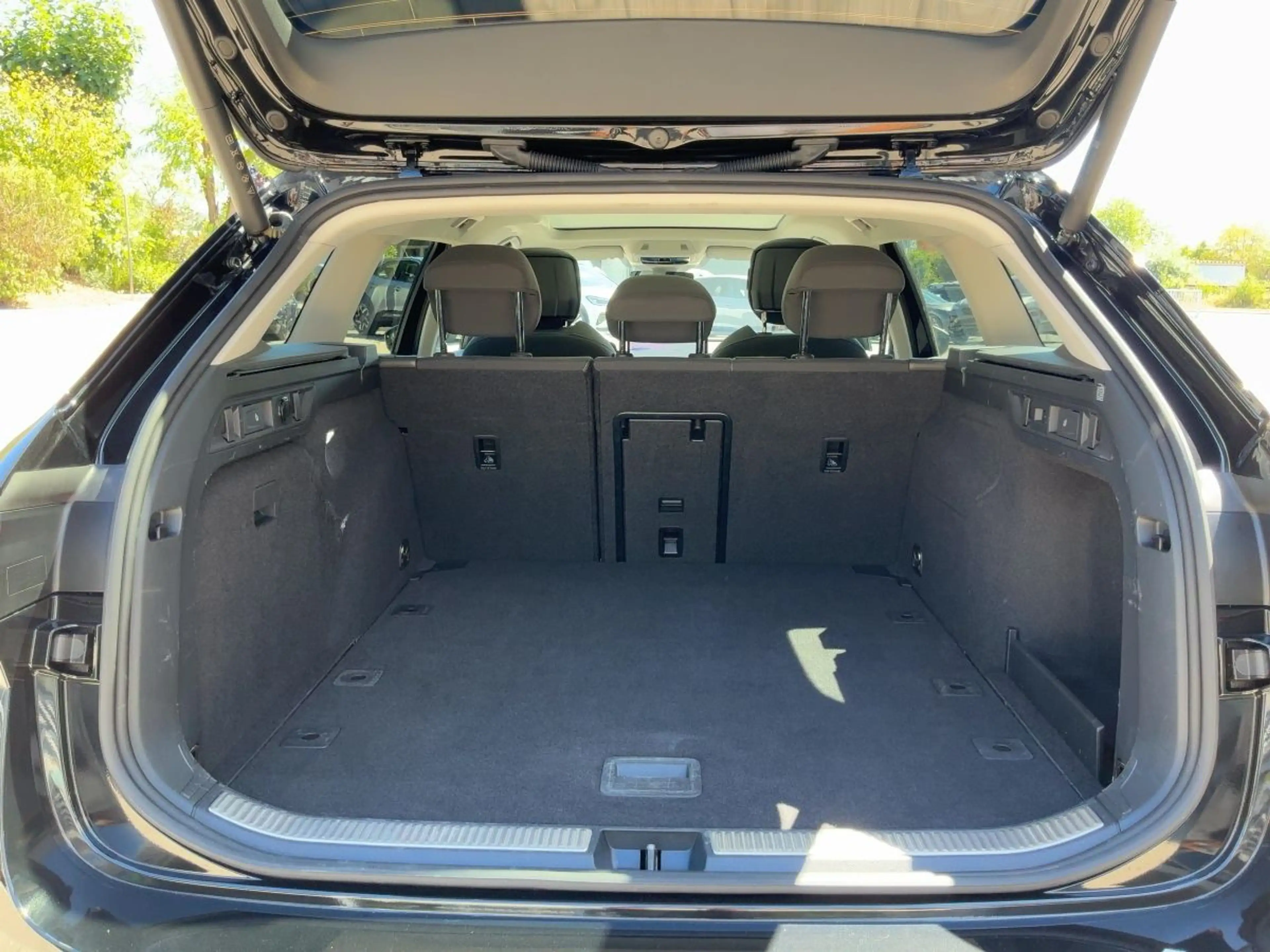 Skoda Superb Combi 2.0 TDI DSG MATRIX+NAV+AHK+PANO+HuD — photo 13