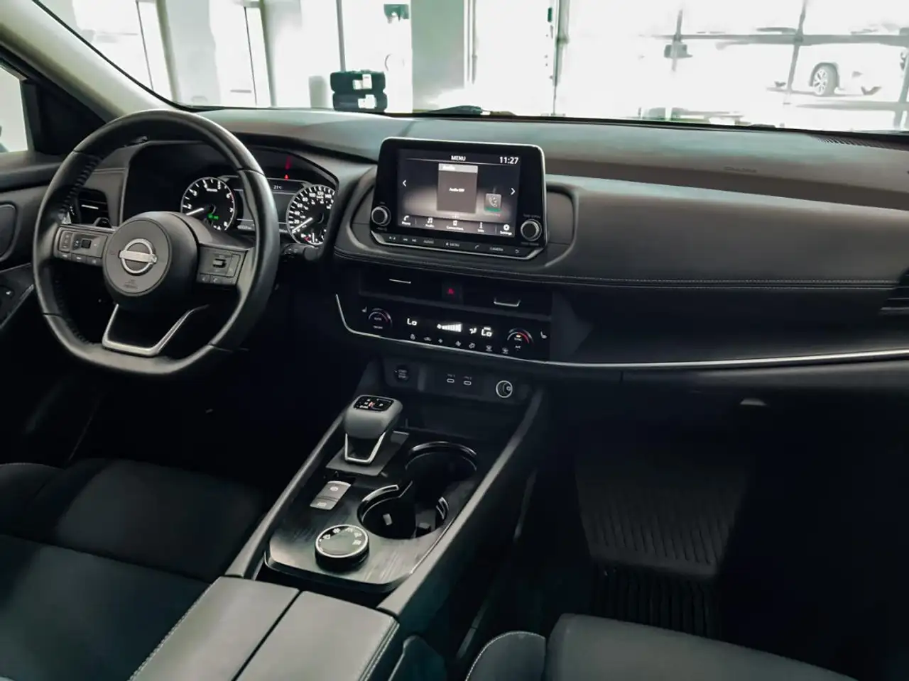 Nissan Rogue снимка Nissan Rogue