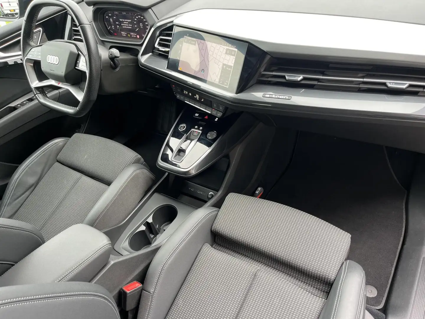 Audi Q4 e-tron 40 S-LINE 77 kWh 204PK HUD+ACC+CARPLAY+MATRIX Blauw - 2