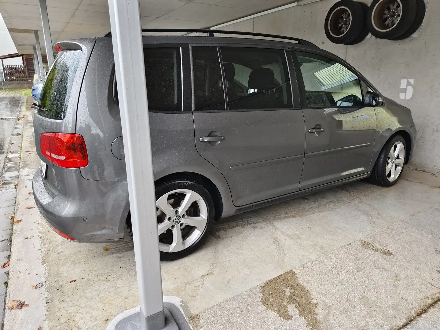 Volkswagen Touran 2,0 TDI DPF Grau - 2