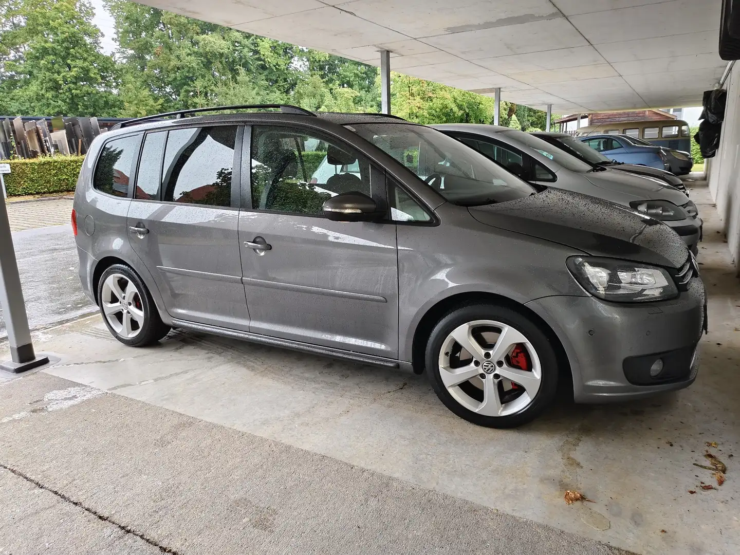 Volkswagen Touran 2,0 TDI DPF Grau - 1