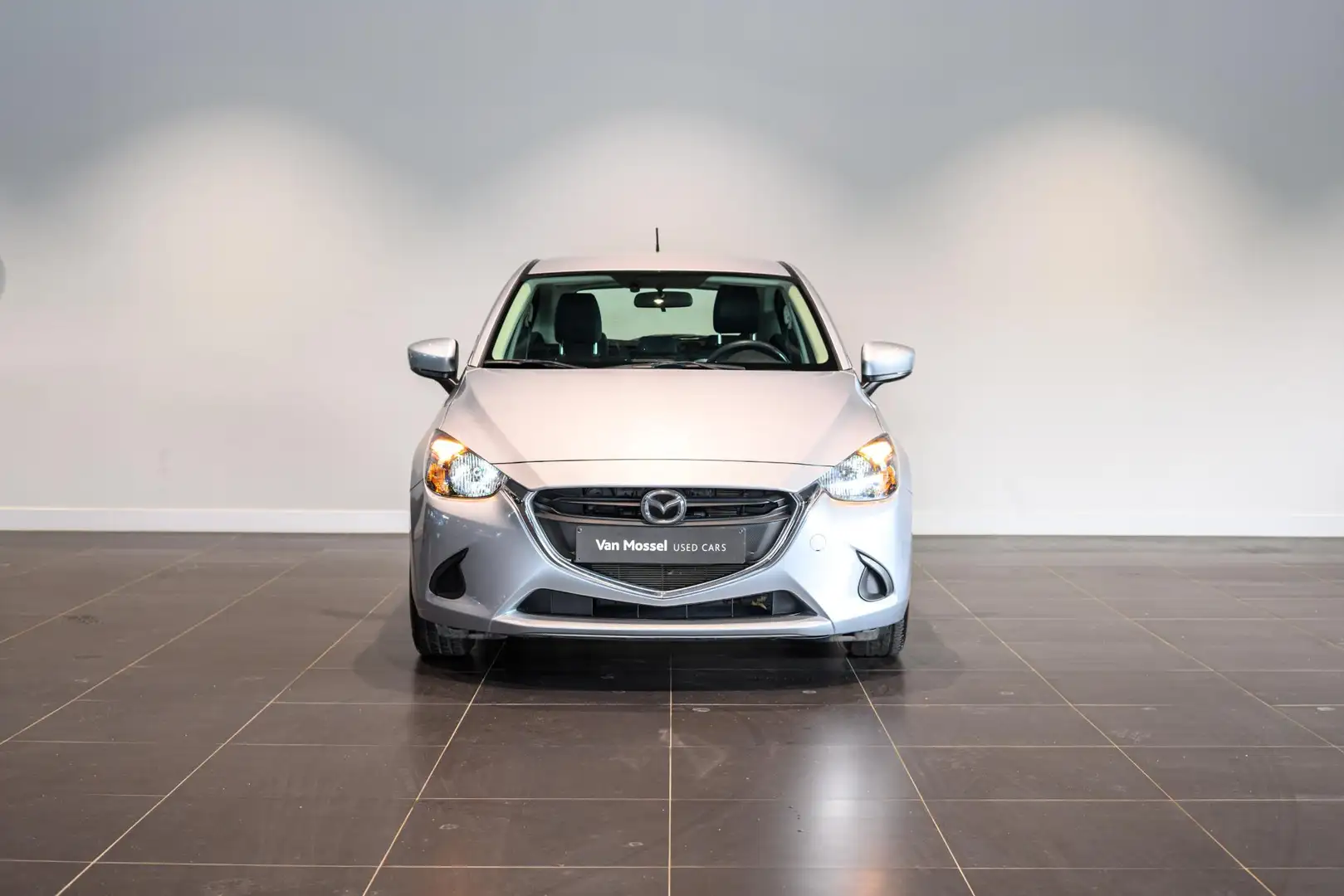 Mazda 2 1.5 Skyactiv-G 66kW Aut. Center-Line | automaat | Grijs - 2