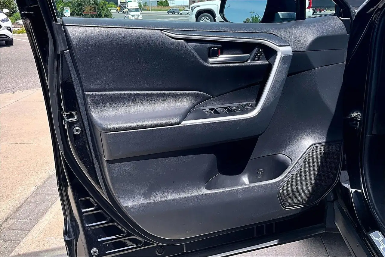 Toyota RAV 4 снимка Toyota RAV 4