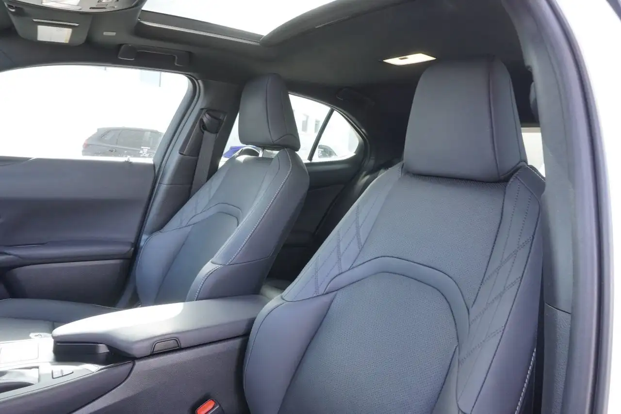 Lexus UX снимка Lexus UX