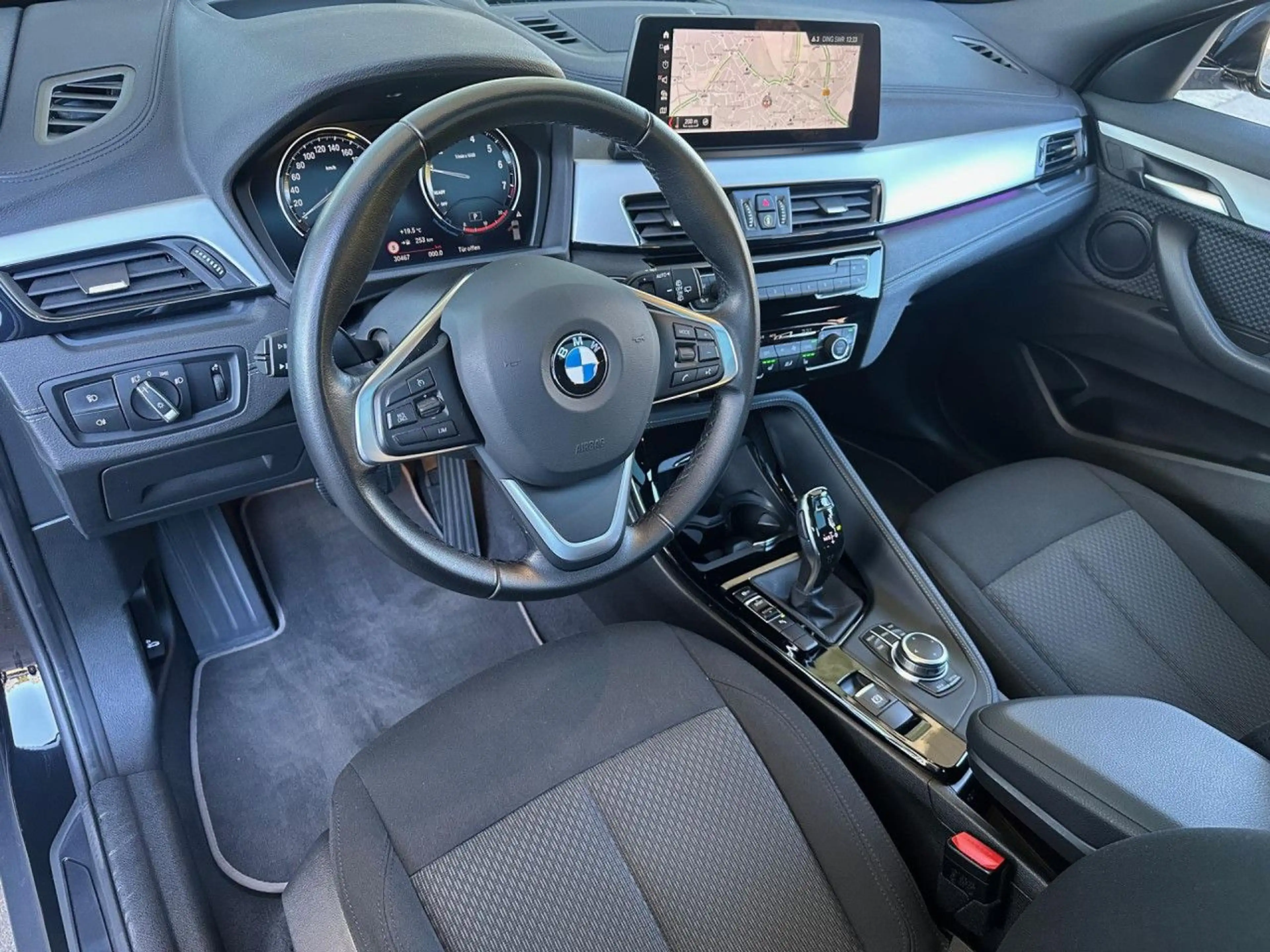 BMW X2 s18i Aut. HUD Kamera PanoD.Lordose HiFi Navi+ — photo 13