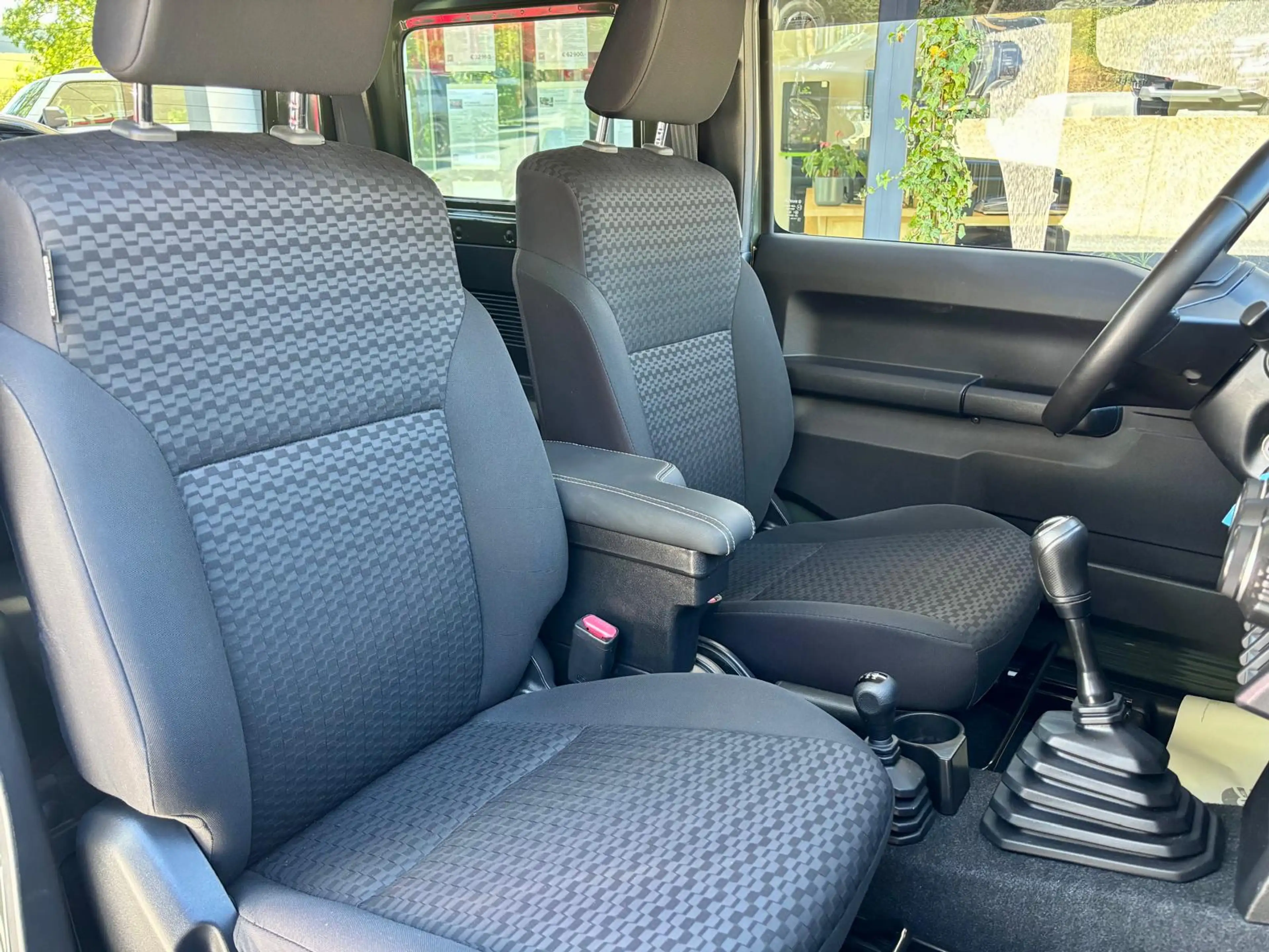 Suzuki Jimny 1.5i 4x4 102 CV | 4 PLACES | APPLE CARPLAY | 25.800 € TTC — photo 2