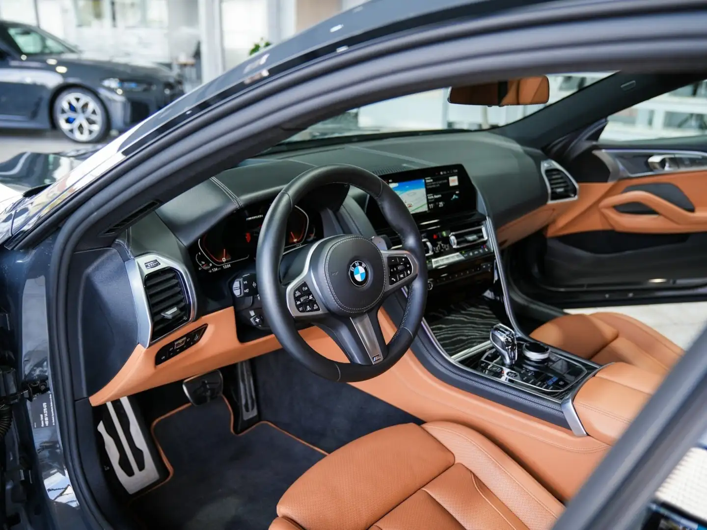 BMW M850 ix Gran Coupe Individual Panorama Sitzbel. Grau - 2