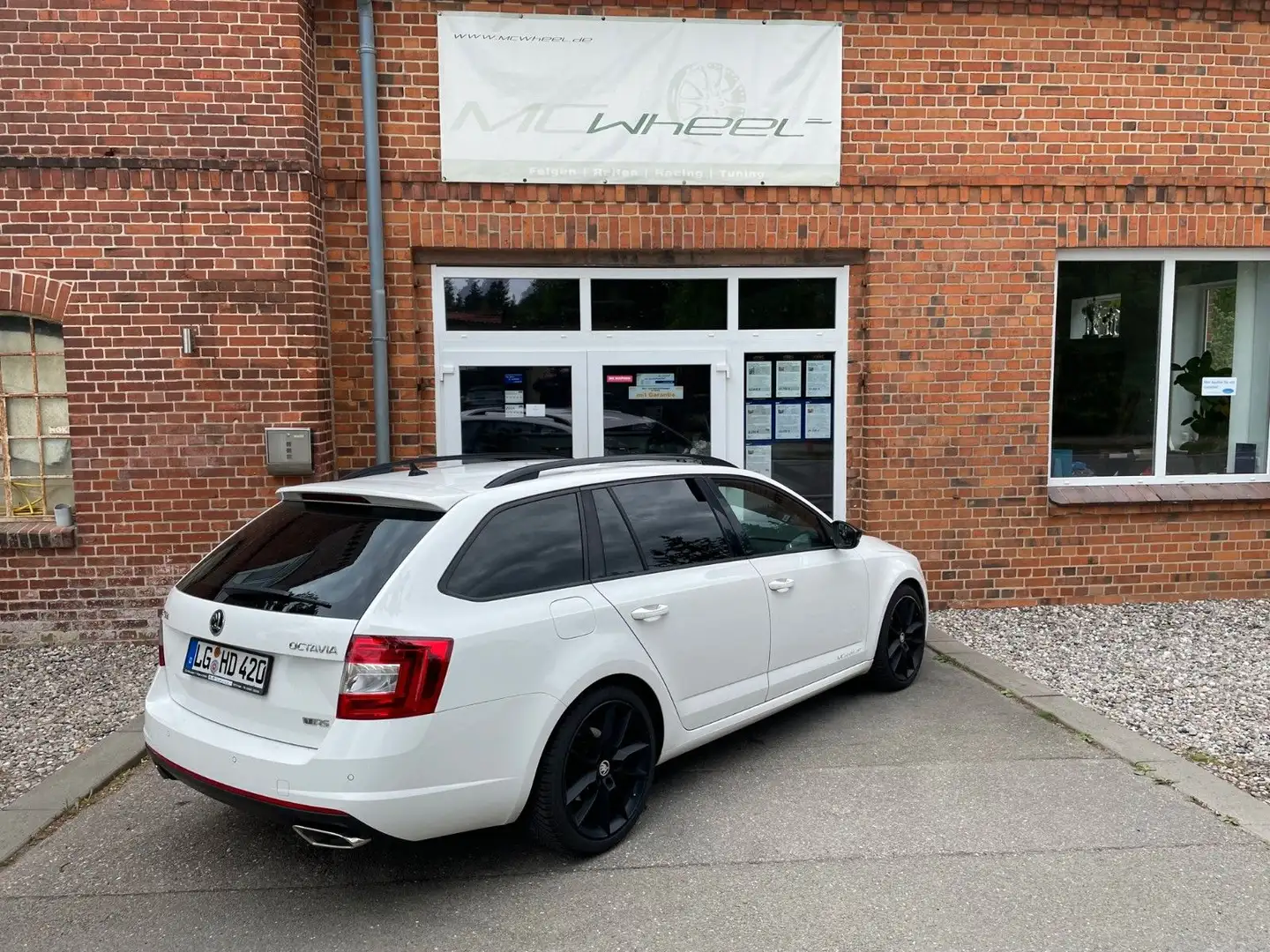 Skoda Octavia Combi RS TDI LEDER+NAVI+Xenon Black Pake Blanco - 2