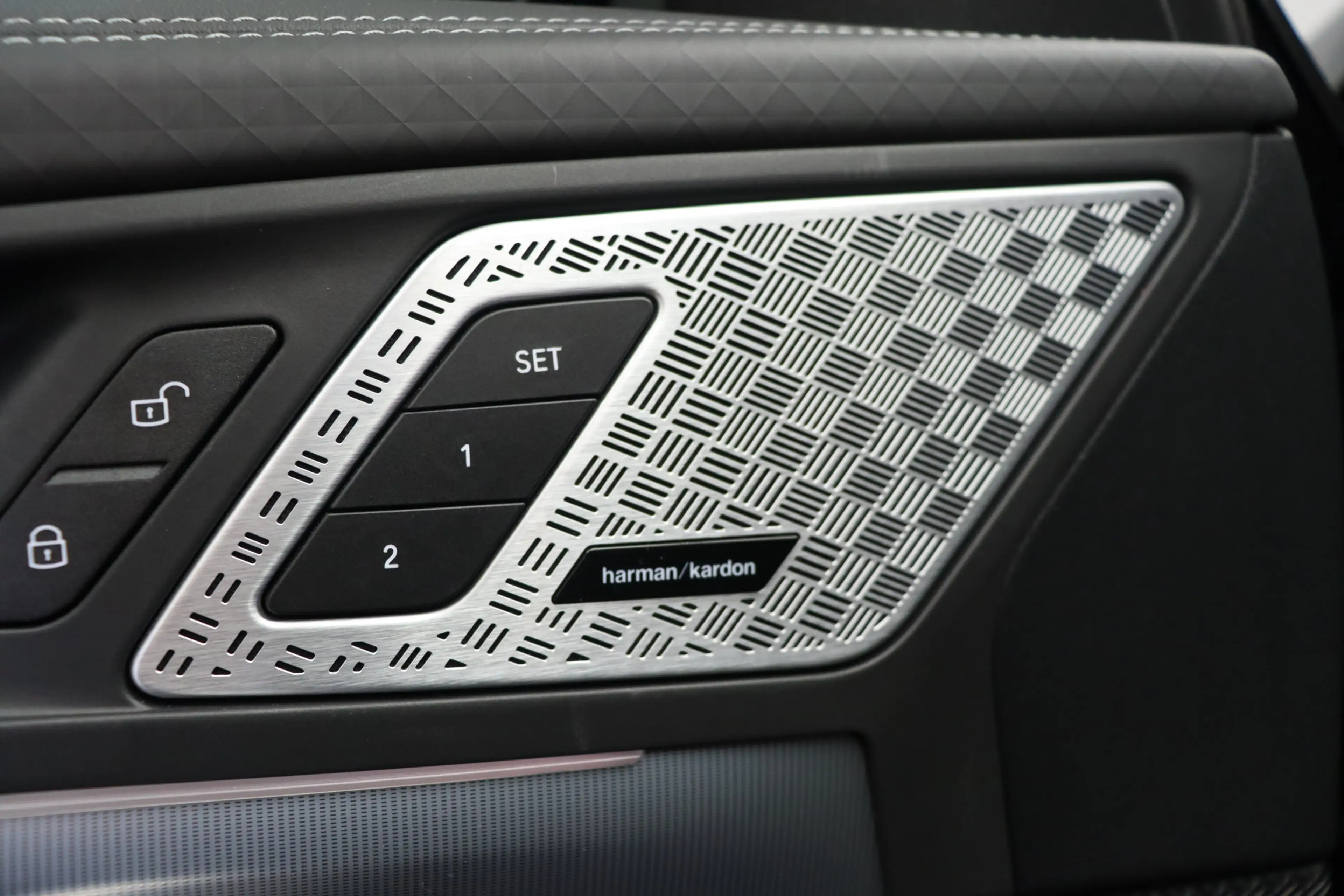 BMW iX2 eDrive20 M Sport / Trekhaak / Sportstoelen / Adapt — photo 9