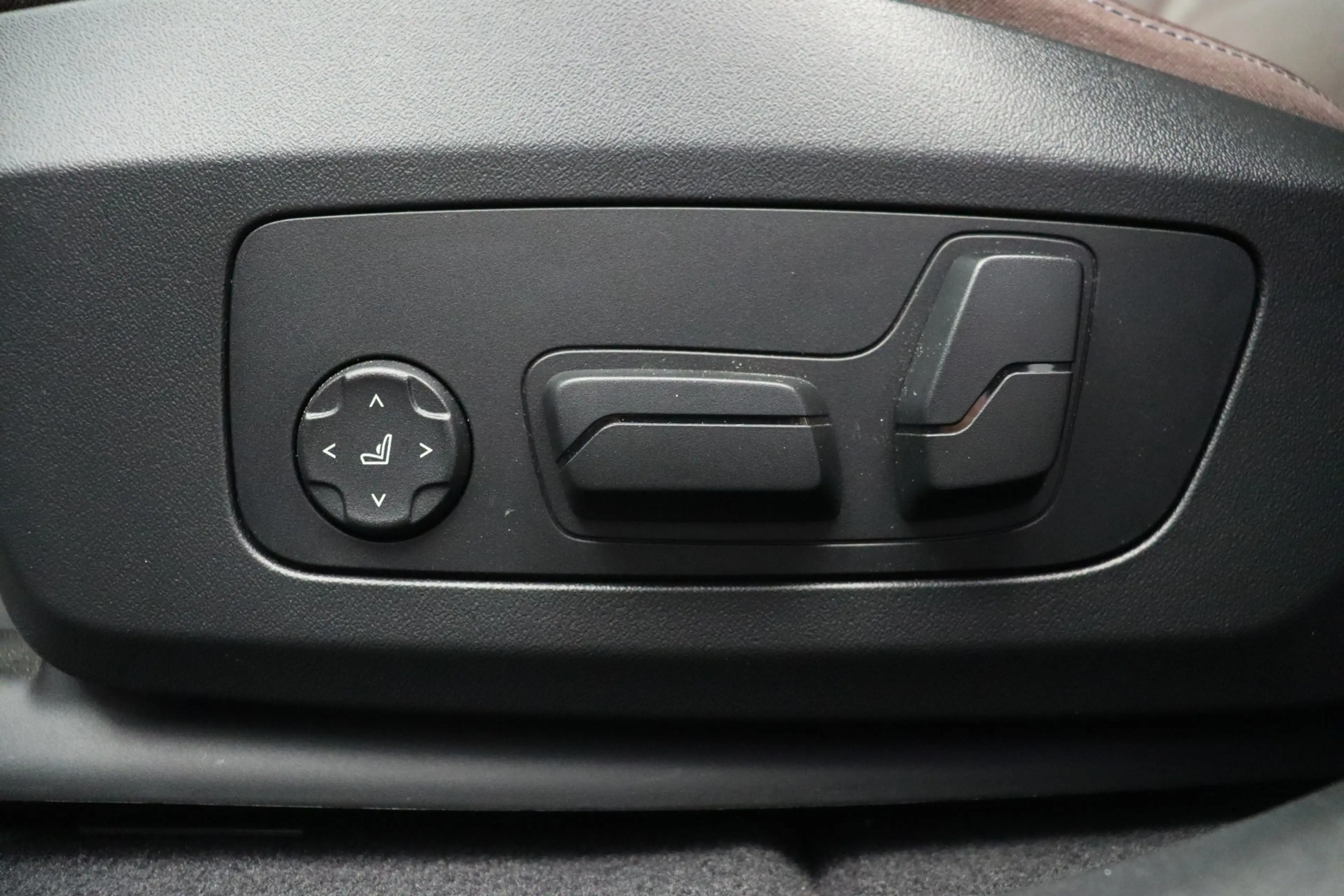 BMW iX2 eDrive20 M Sport / Trekhaak / Sportstoelen / Adapt — photo 8