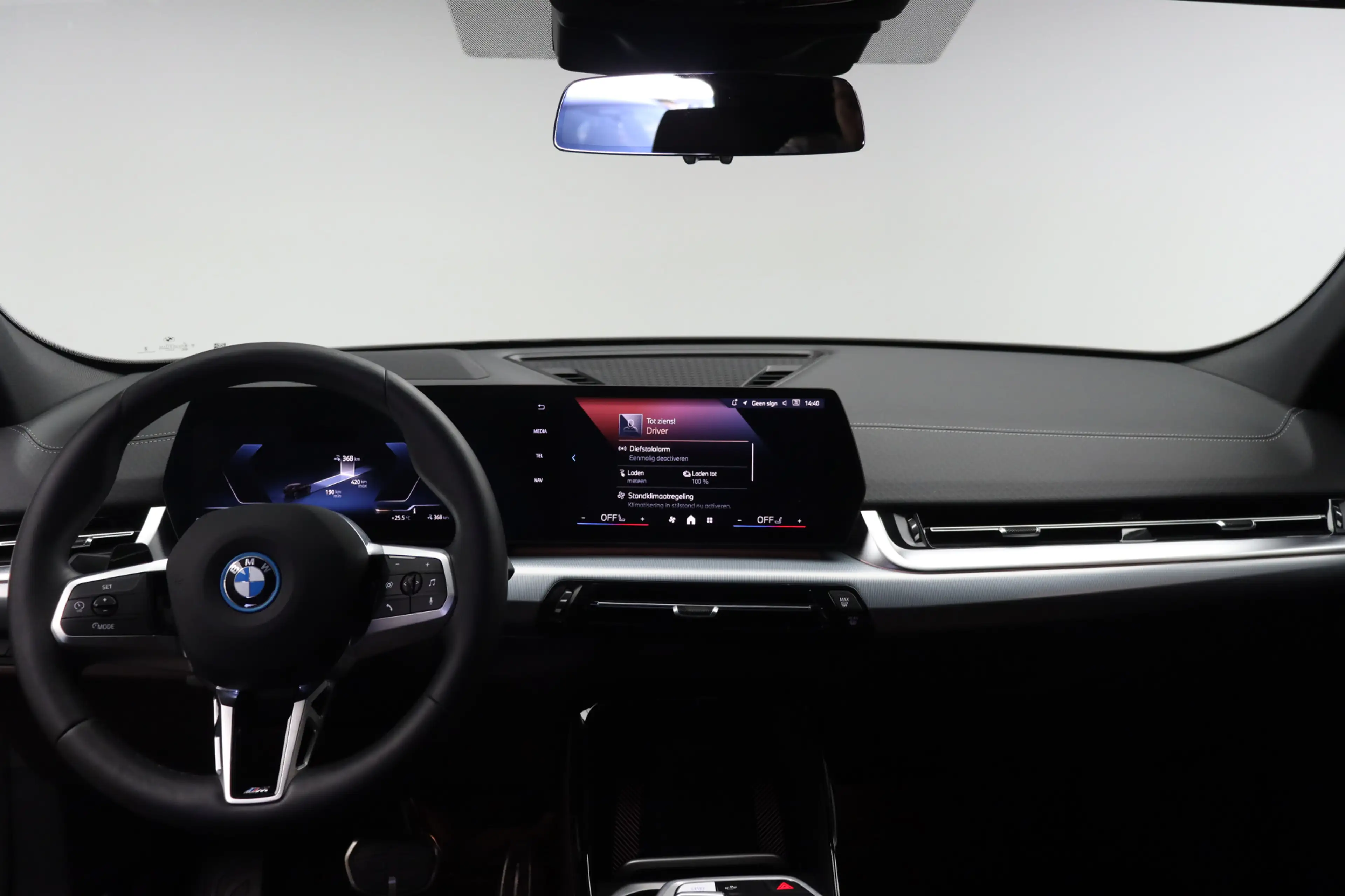 BMW iX2 eDrive20 M Sport / Trekhaak / Sportstoelen / Adapt — photo 11