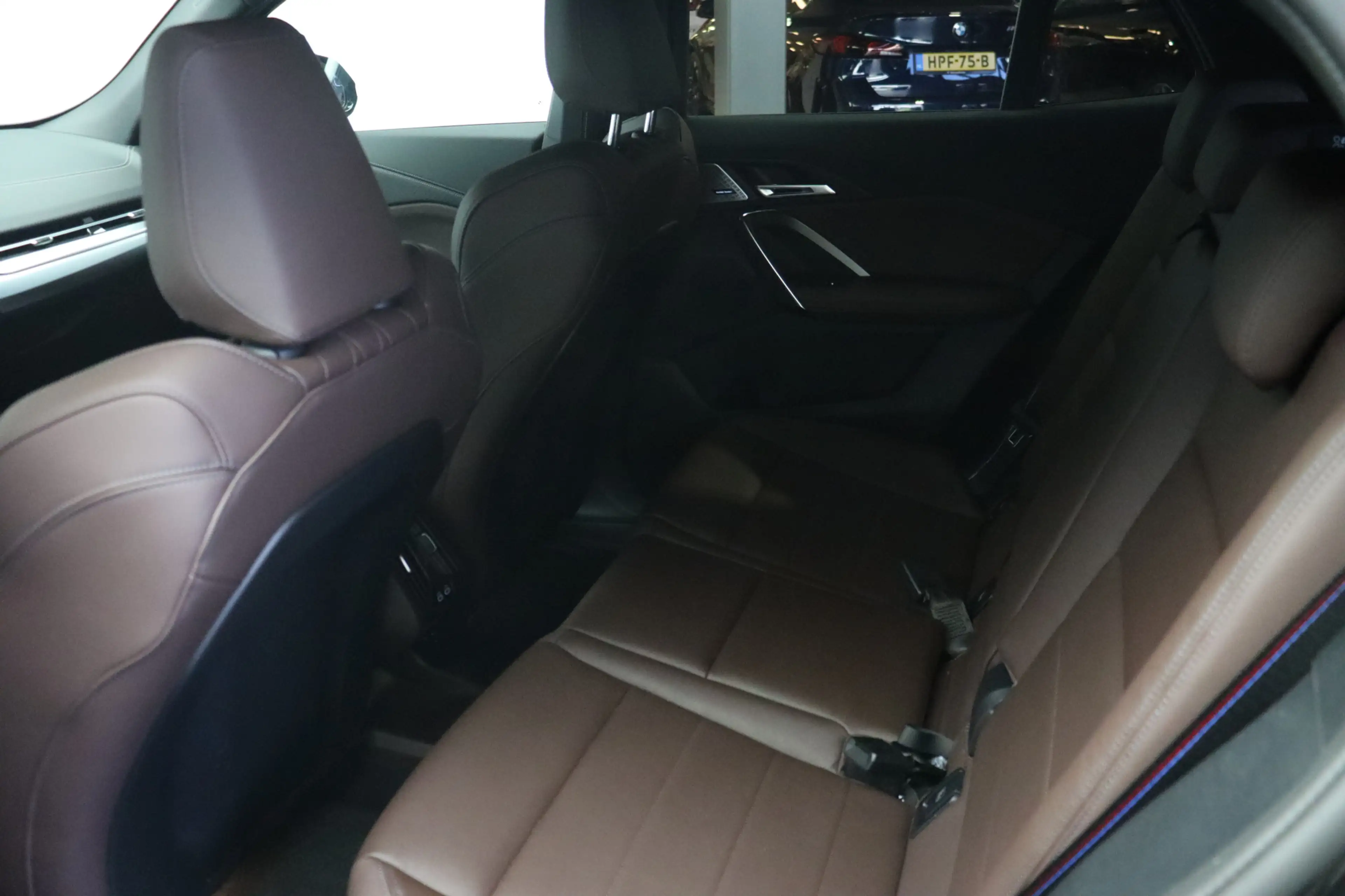 BMW iX2 eDrive20 M Sport / Trekhaak / Sportstoelen / Adapt — photo 10