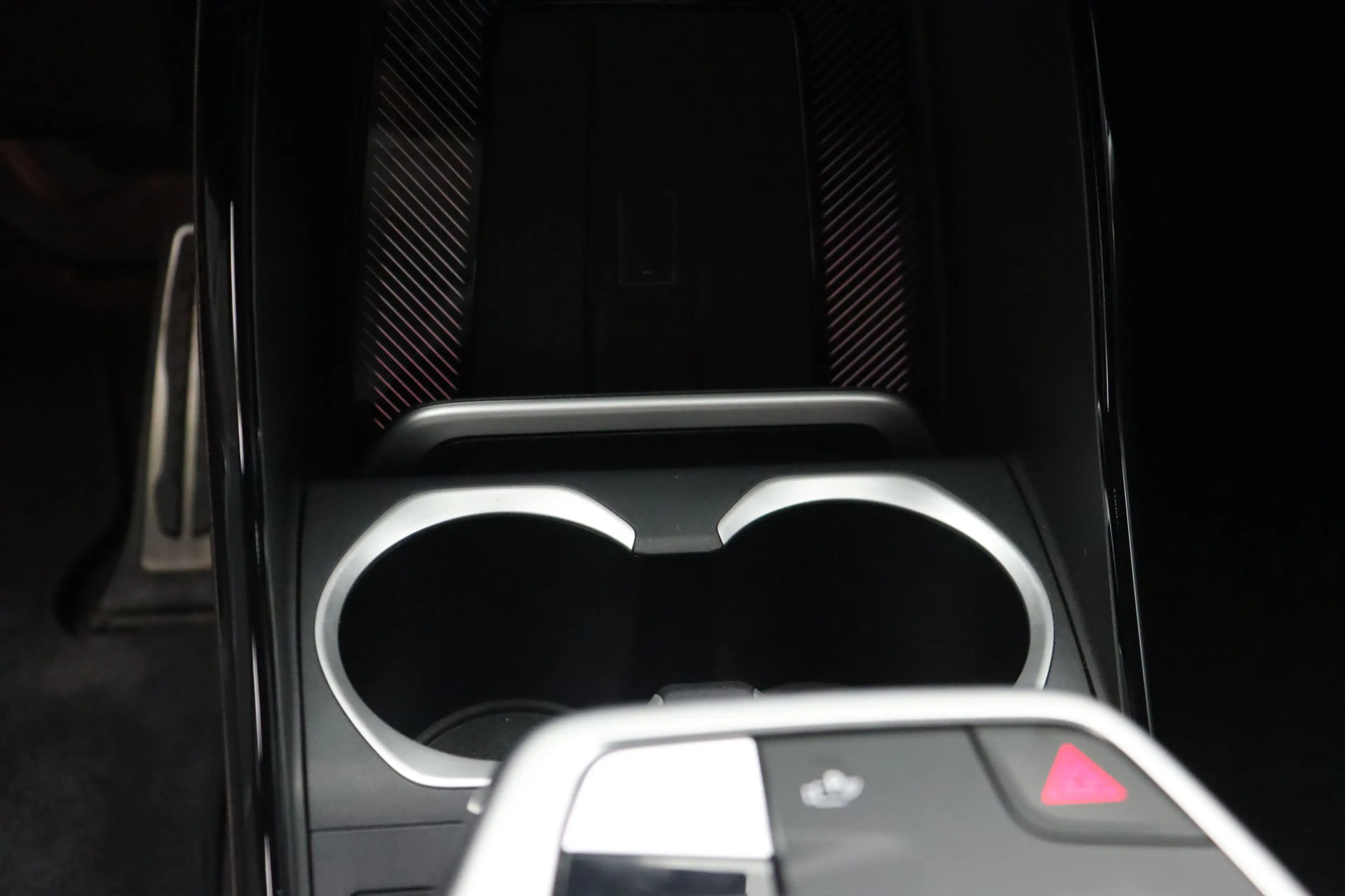 BMW iX2 eDrive20 M Sport / Trekhaak / Sportstoelen / Adapt — photo 13