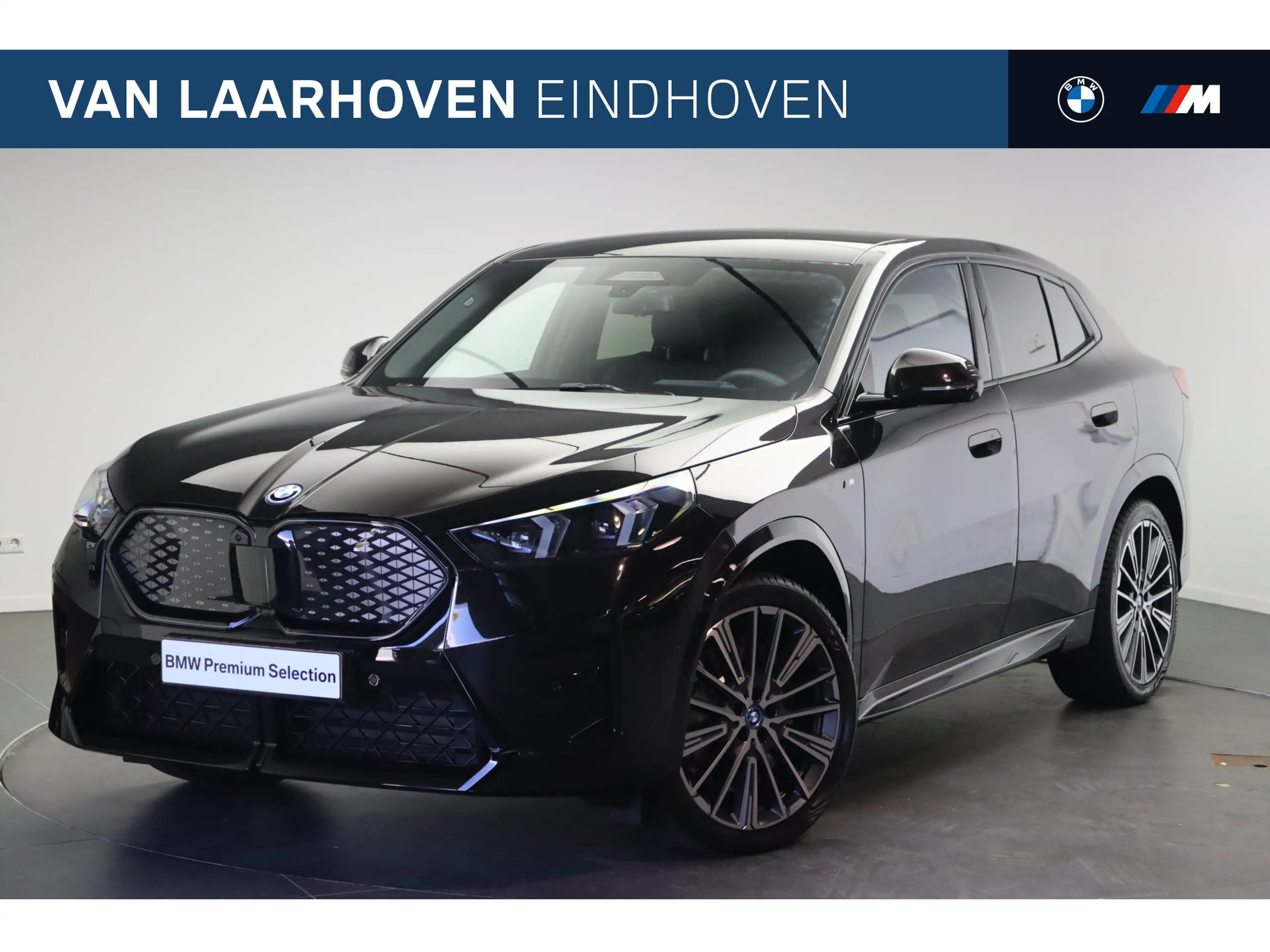 BMW iX2 eDrive20 M Sport / Trekhaak / Sportstoelen / Adapt