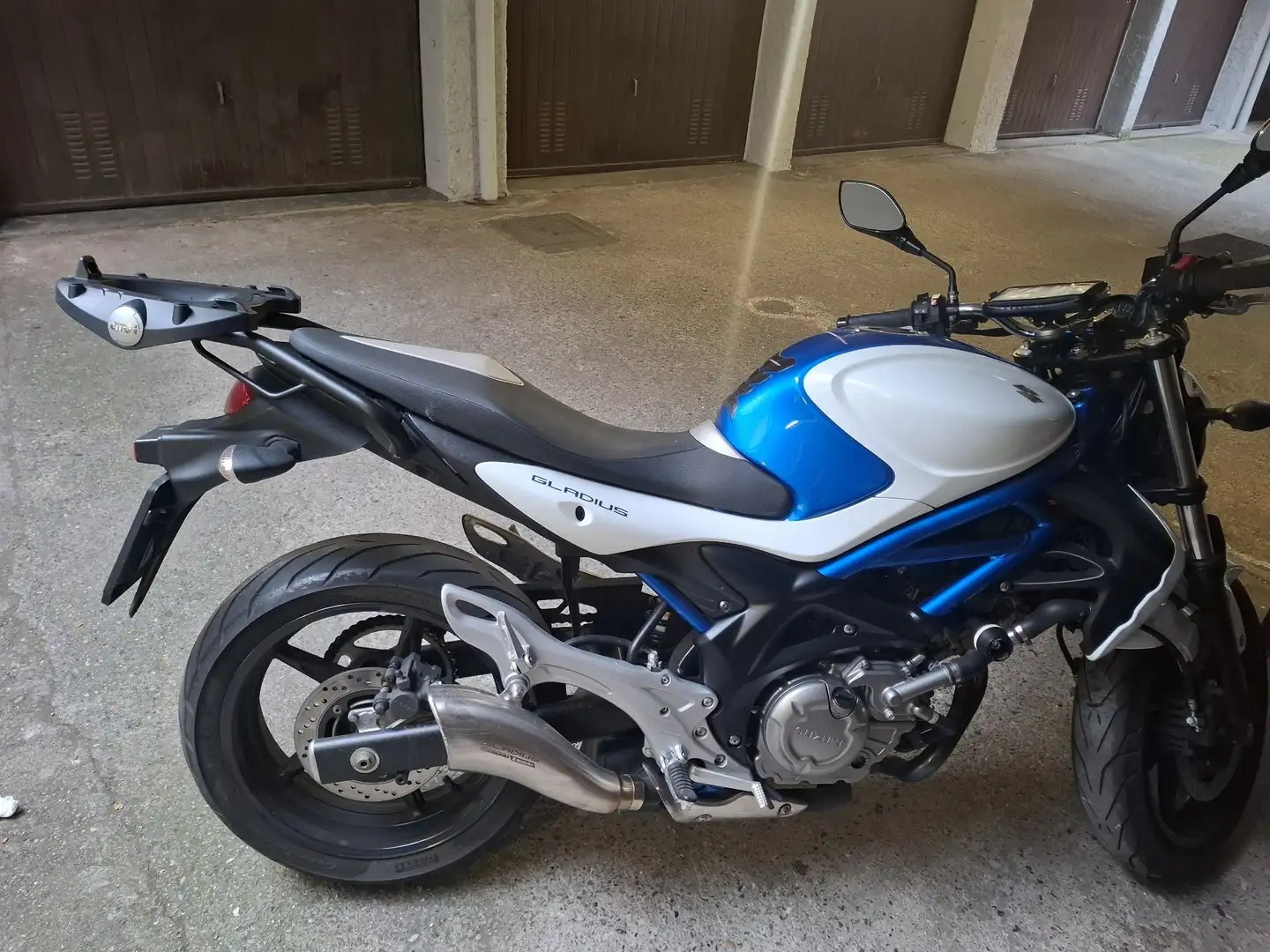 Suzuki Gladius 650 Azul - 2