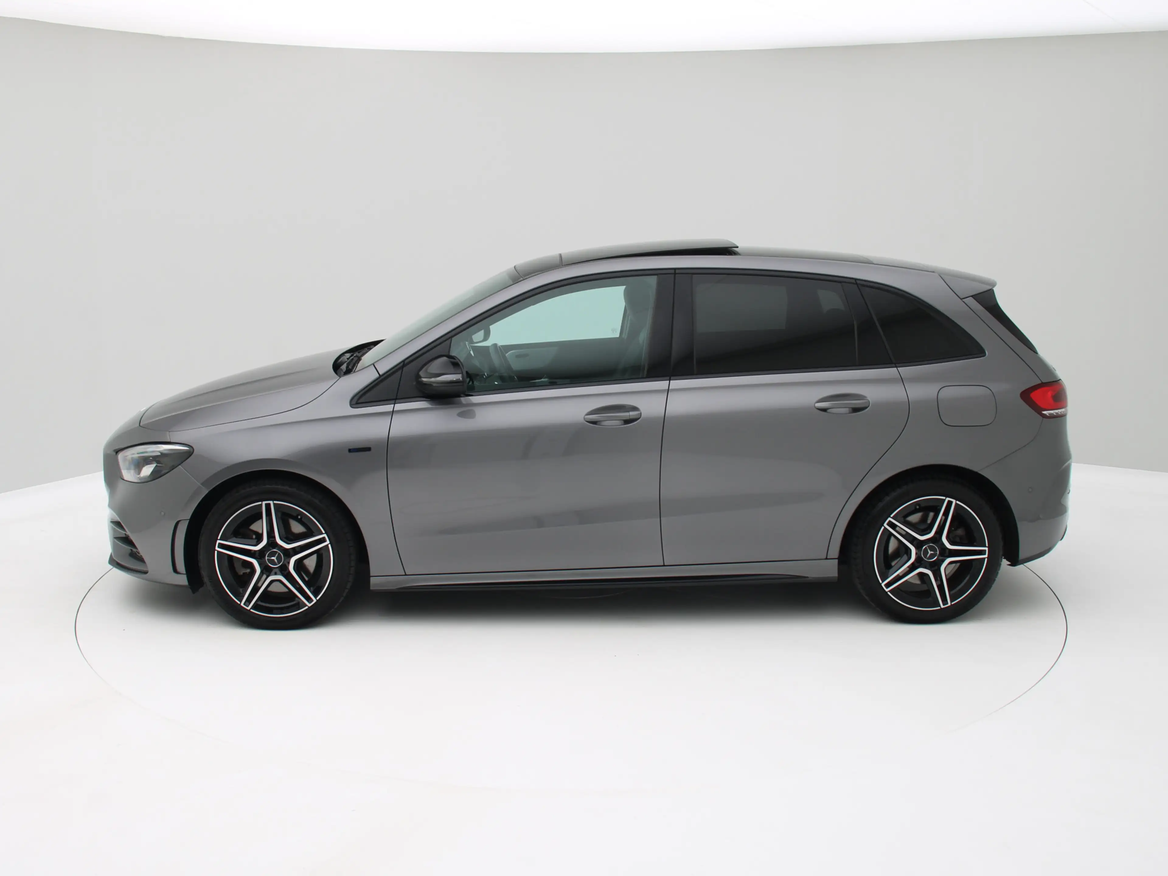 Mercedes-Benz B 250 e AMG Pano, Sfeer, Camera, Carplay — photo 2