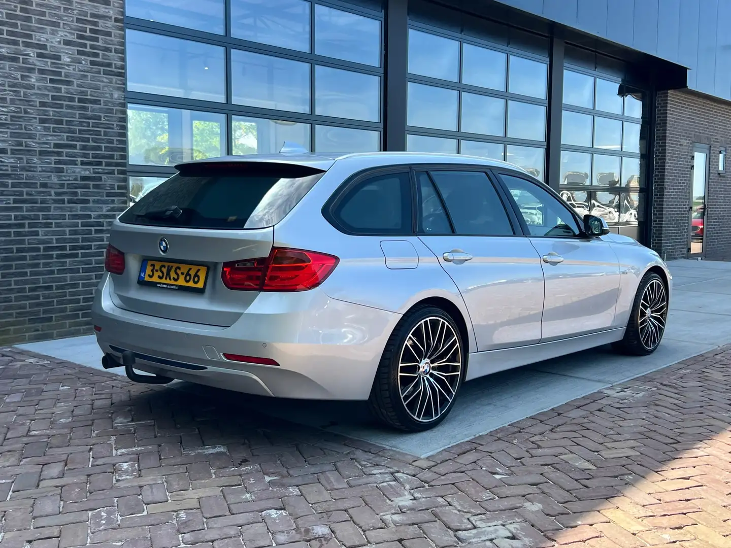 BMW 316 3-serie Touring 316i Executive Sport | Autm | Leer Grau - 2
