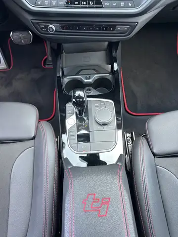 BMW 1 Series view 15