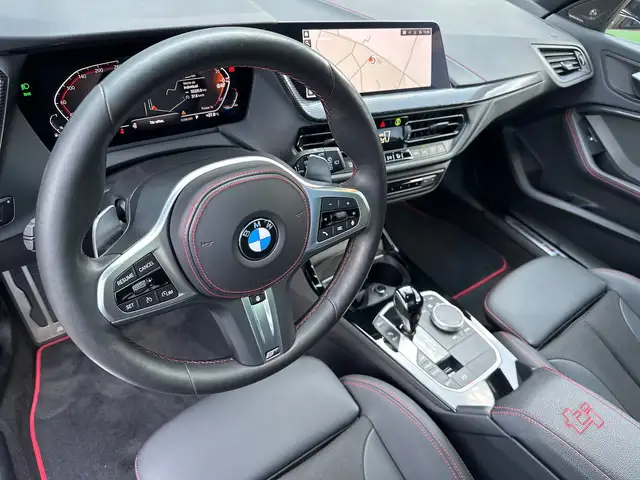 BMW 1 Series view 8