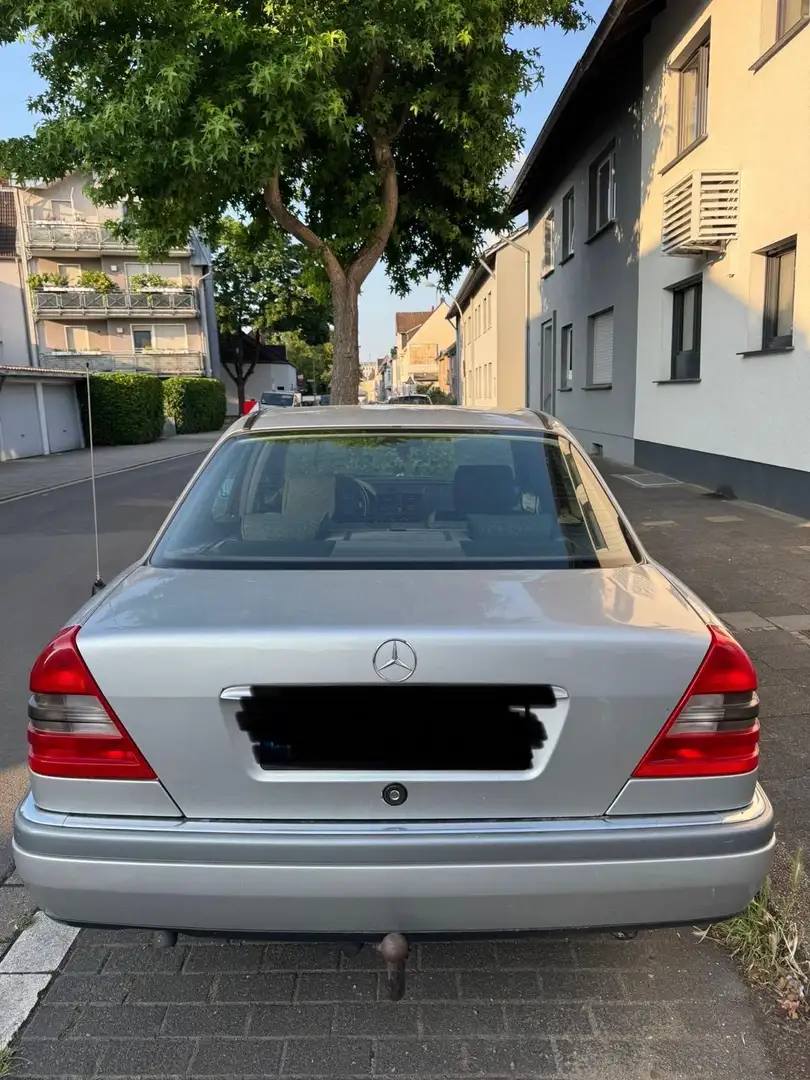Mercedes-Benz C 180 Elegance - 2