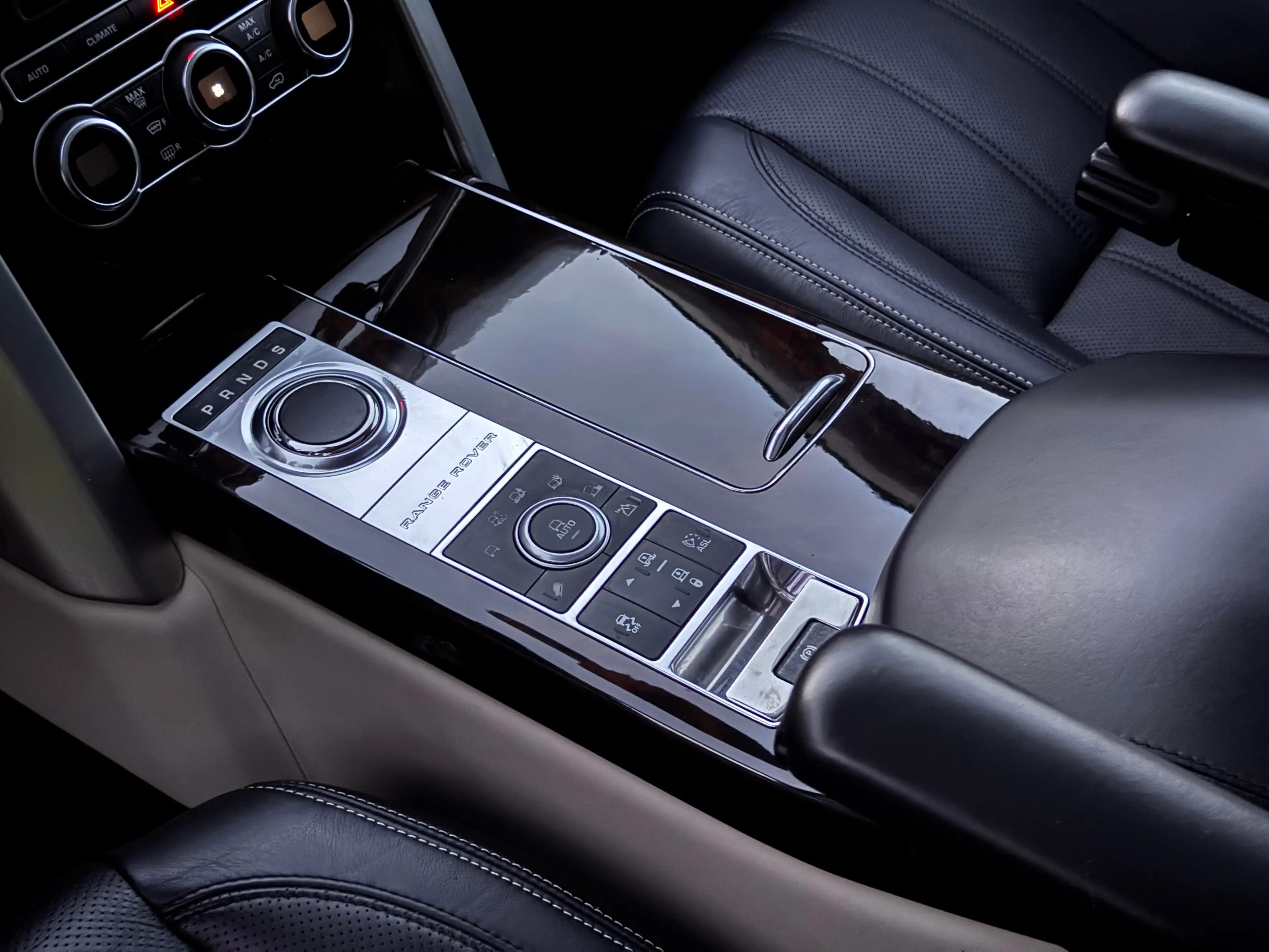Land Rover Range Rover 4.4 SDV8 Autobiography | Lichte vracht — photo 9