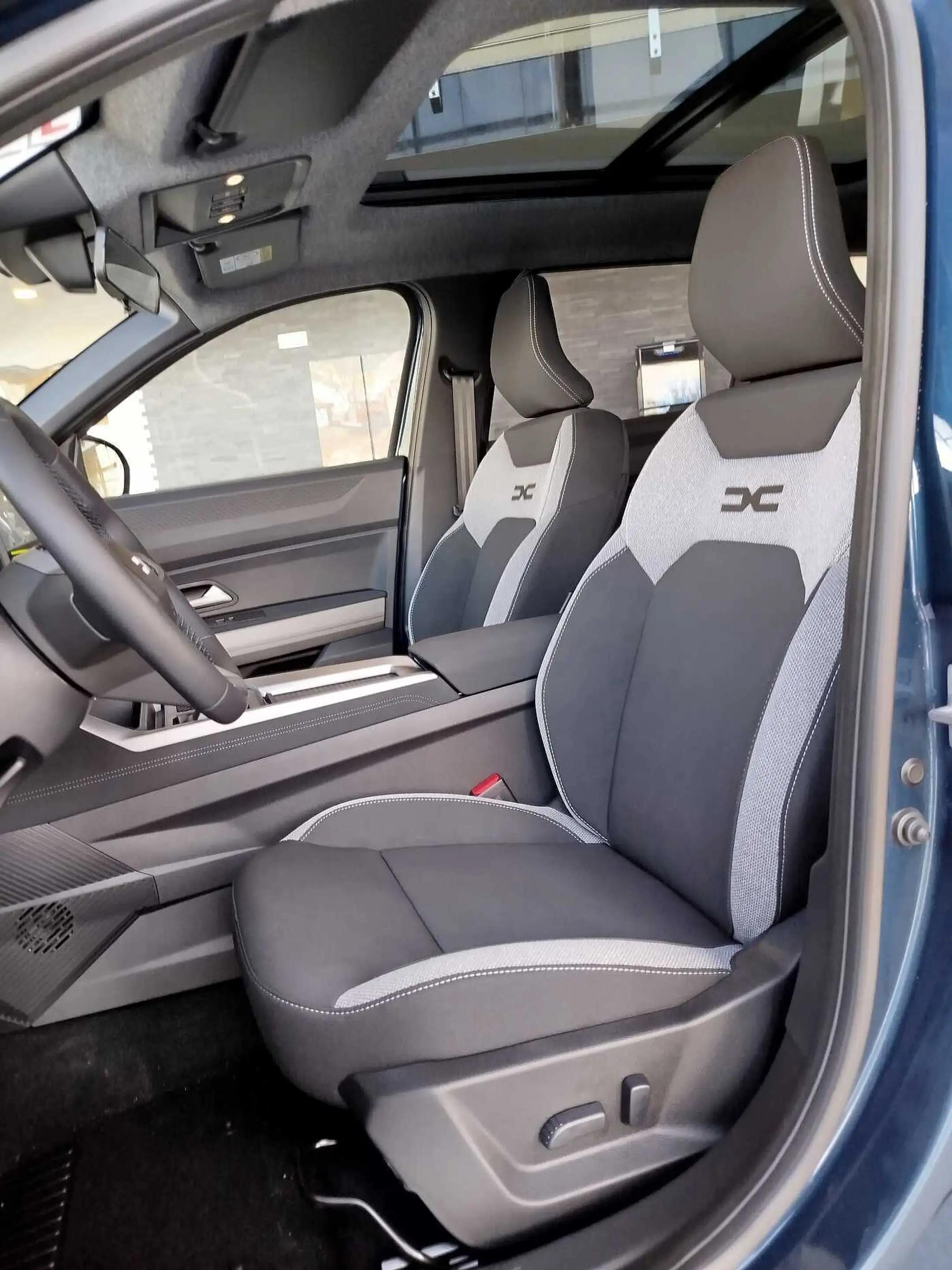 Dacia Bigster Journey Hybrid 155 /WINTER+/CITY/PANO/19ZOLL — photo 8