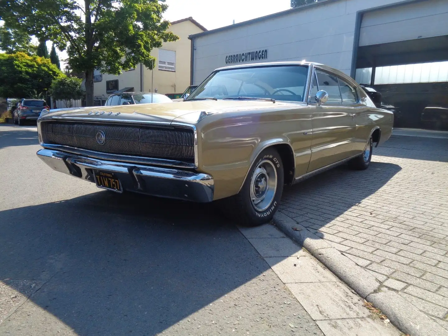 Dodge Charger Sports Hardtop Sammlerzustand Gold - 1