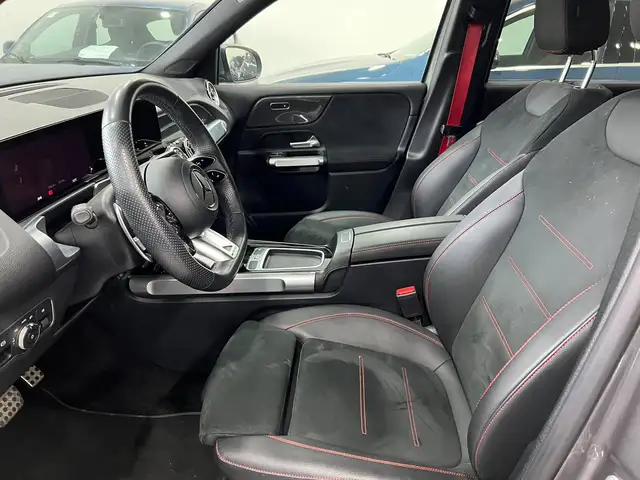 Mercedes-Benz GLB view 12