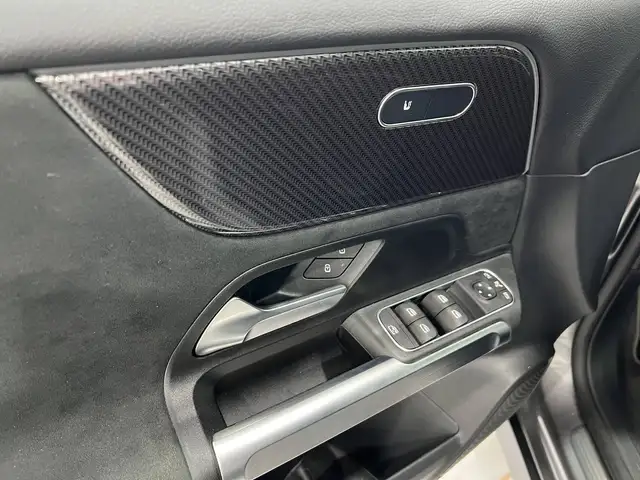 Mercedes-Benz GLB view 10