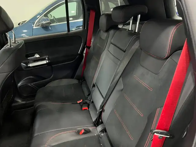 Mercedes-Benz GLB view 17