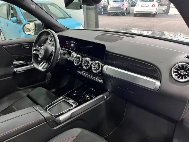 Mercedes-Benz GLB view 16
