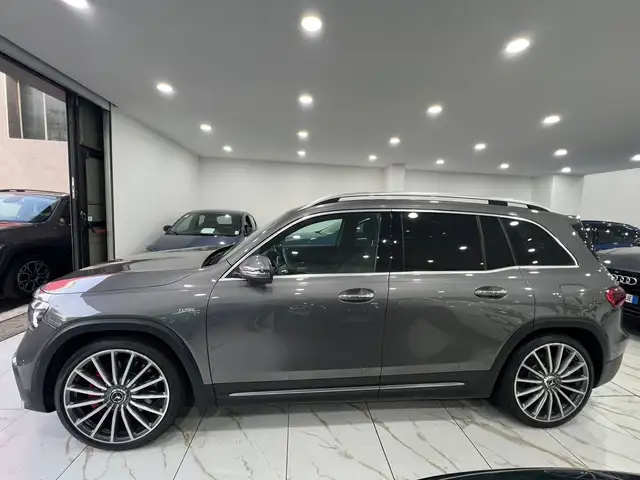 Mercedes-Benz GLB view 3
