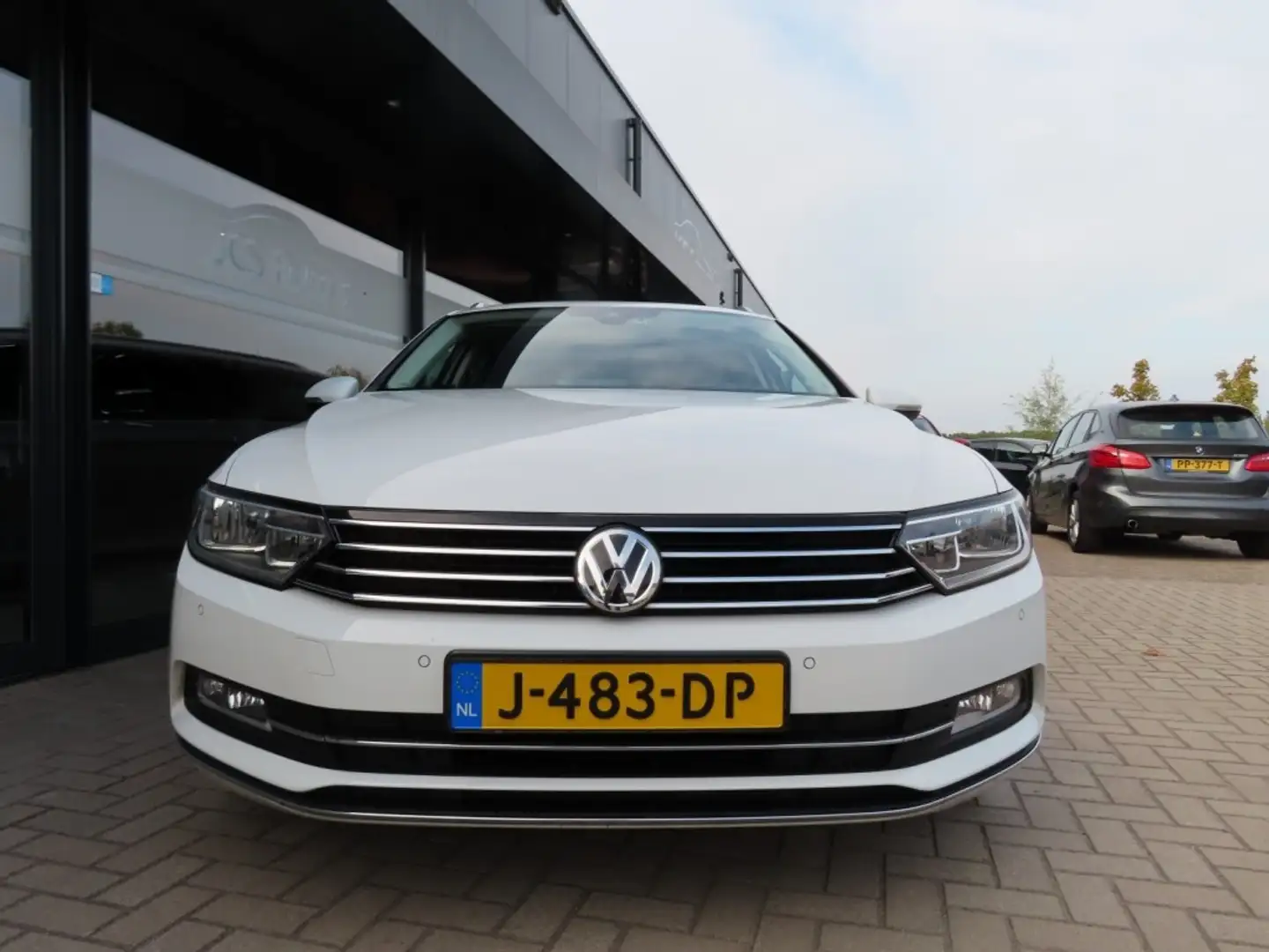 Volkswagen Passat 1.4 TSI DSG Highline Business R Adapt. Cruise Navi Weiß - 2