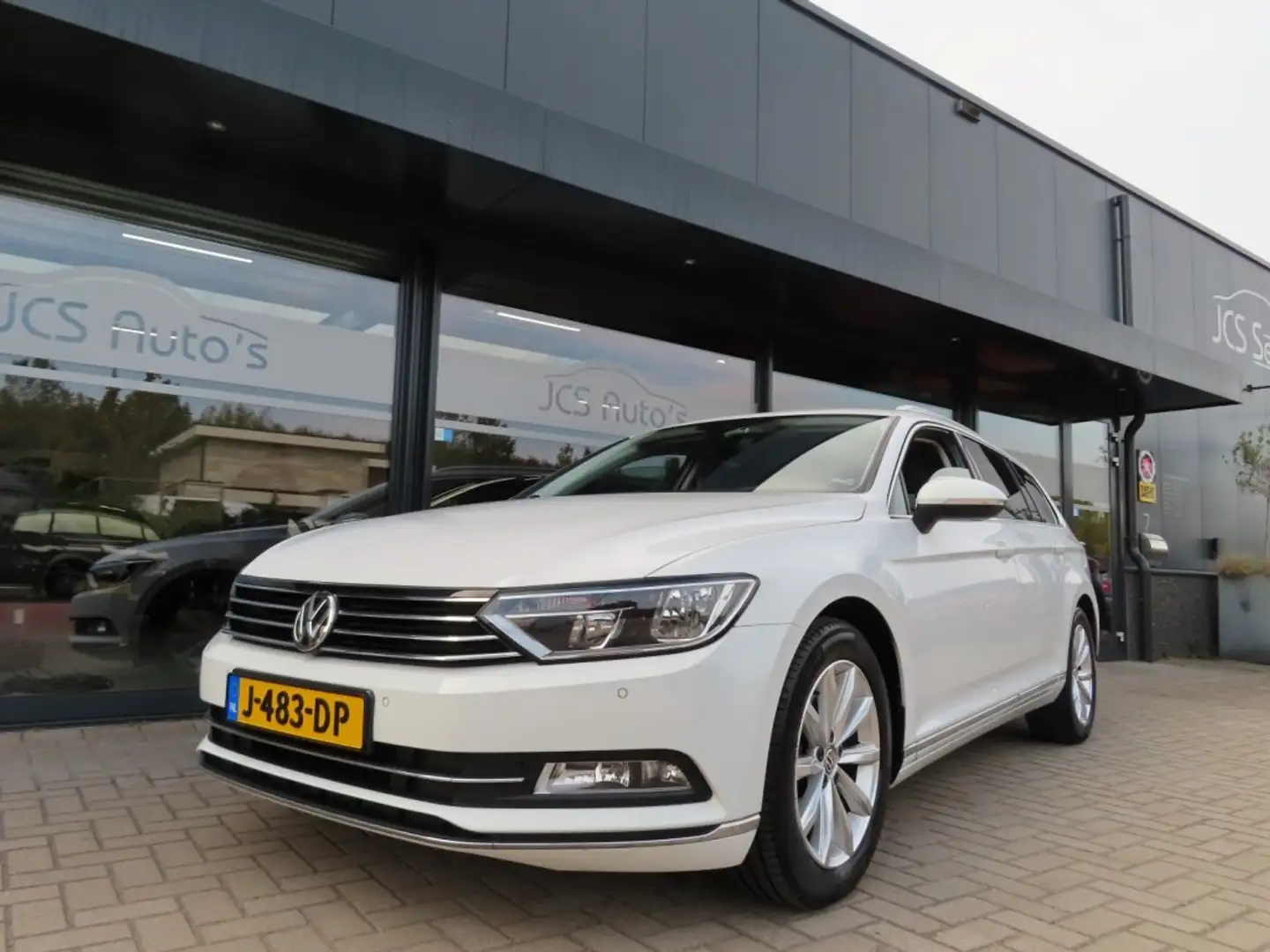 Volkswagen Passat 1.4 TSI DSG Highline Business R Adapt. Cruise Navi Weiß - 1