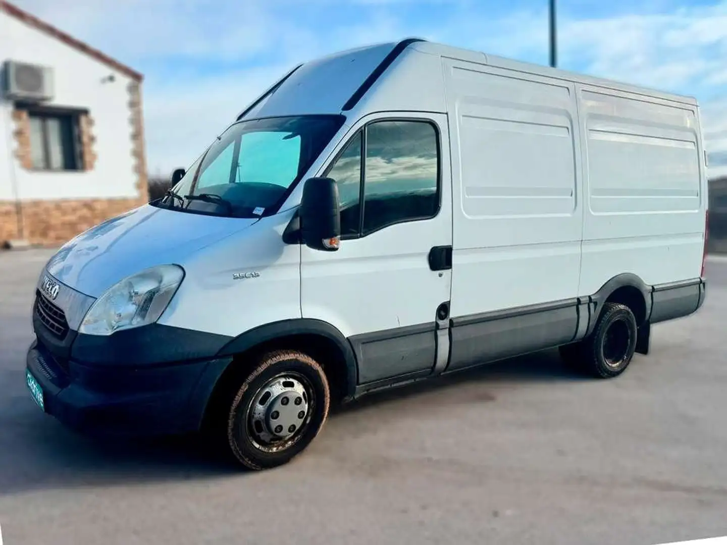 Iveco Daily 35C 13 3450 Blanc - 2