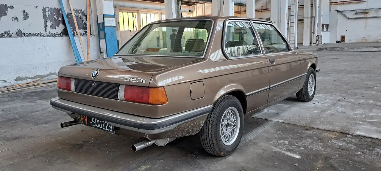 BMW 323 e21 323i 2p, foto 11