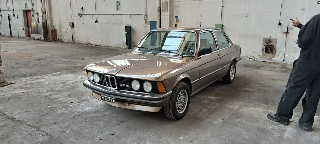 BMW 323 e21 323i 2p, foto 4